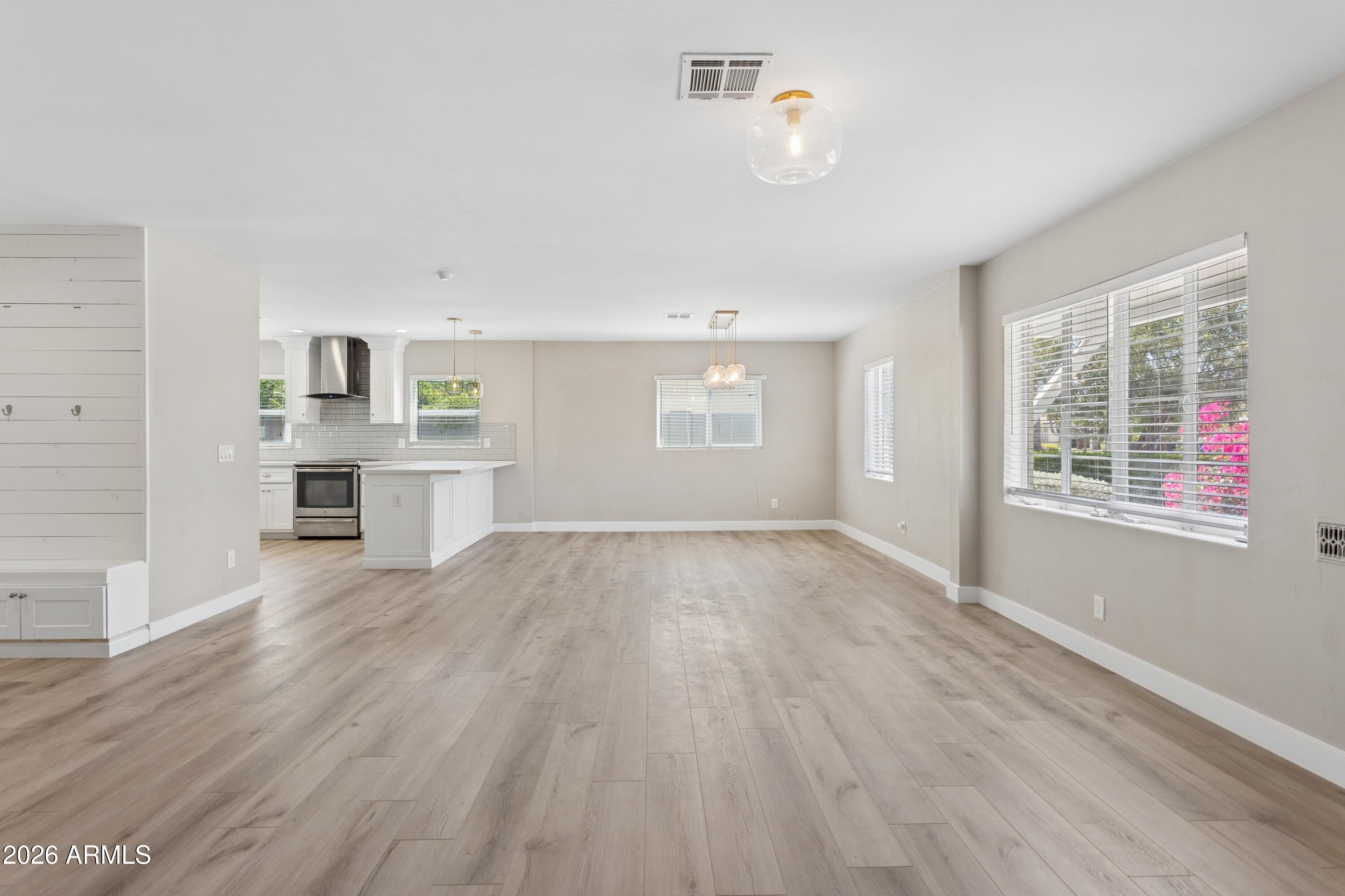 322 W CORONADO Road