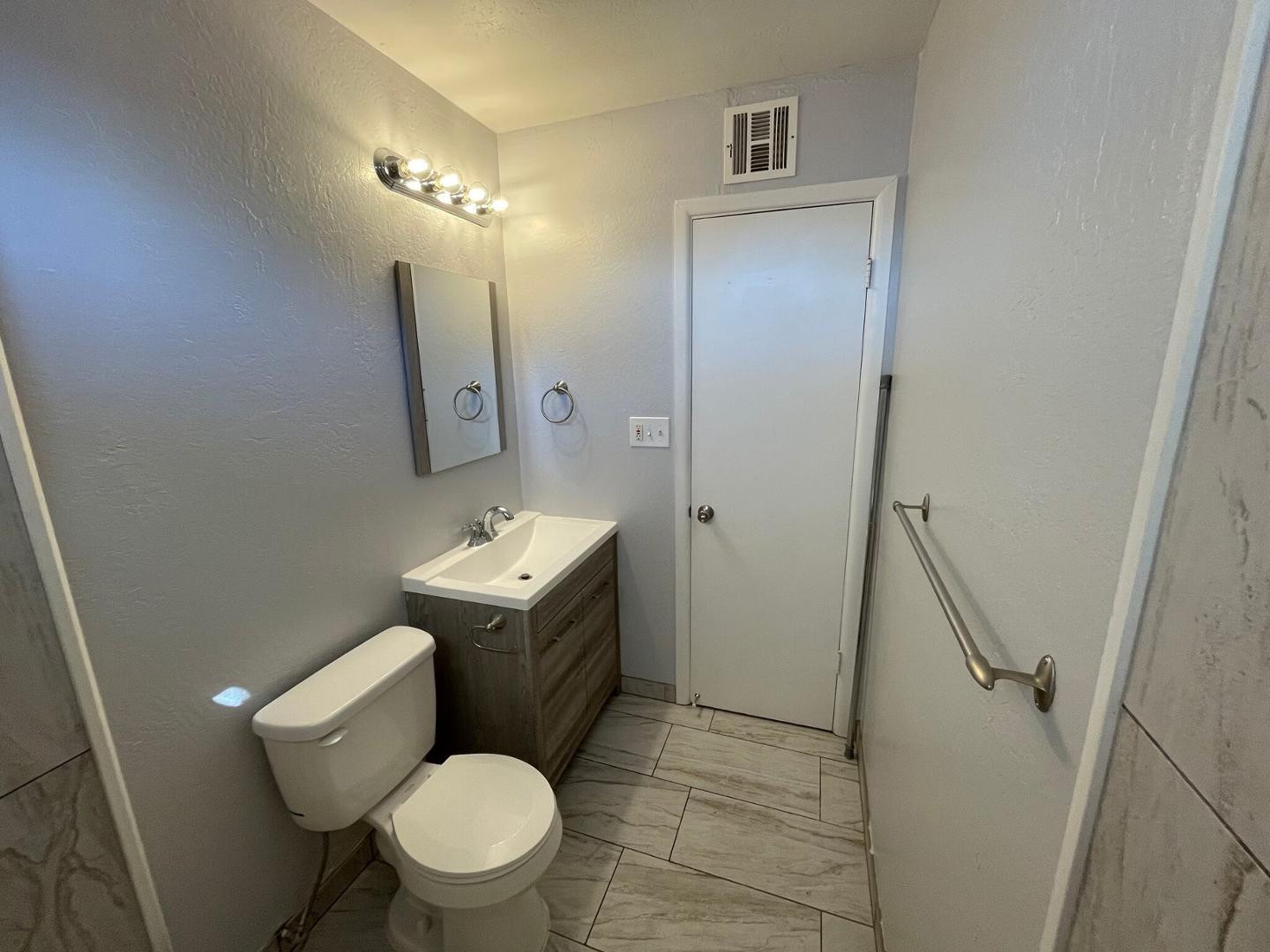 1125 N Oleander Street B