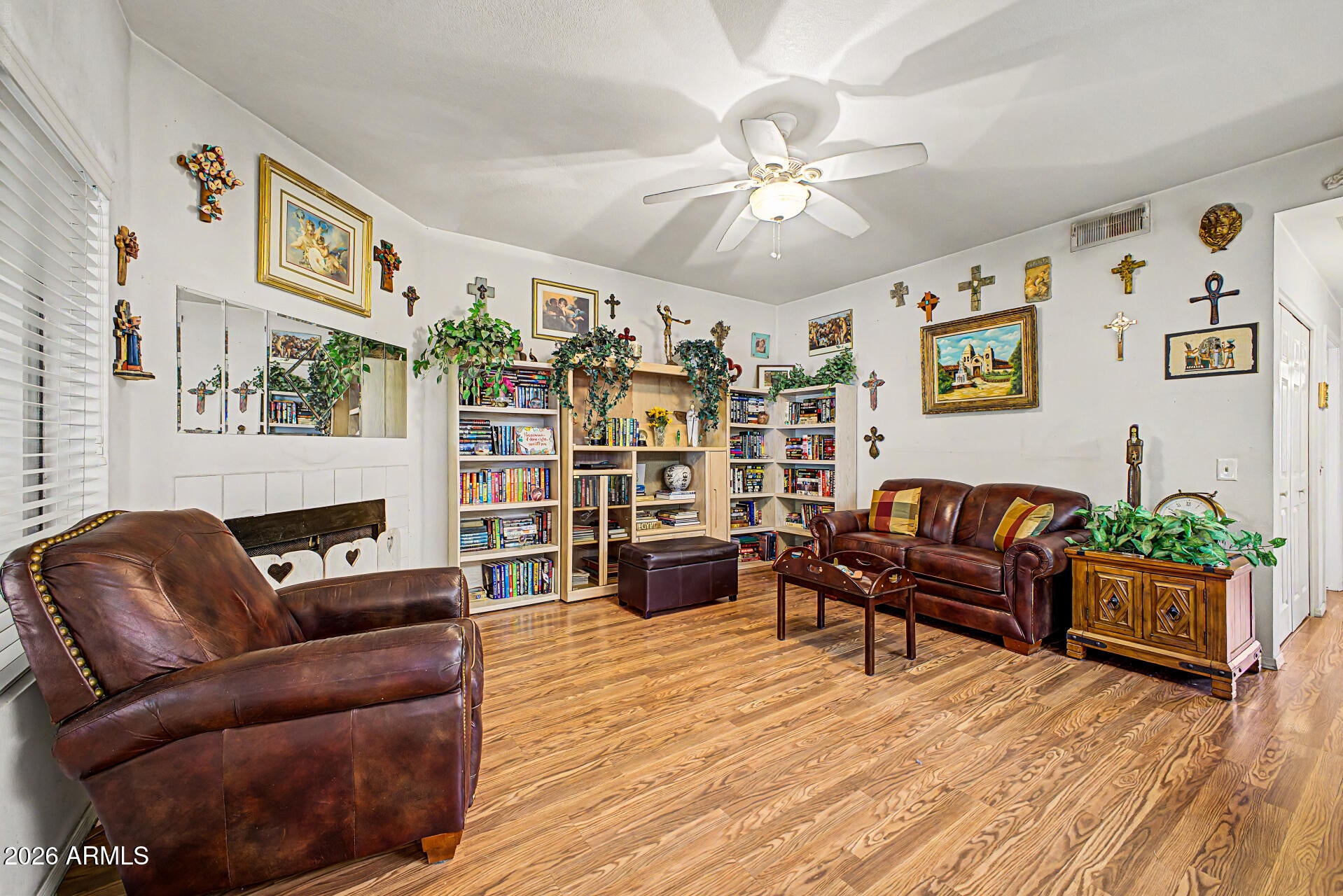 1017 E Maryland Avenue 103