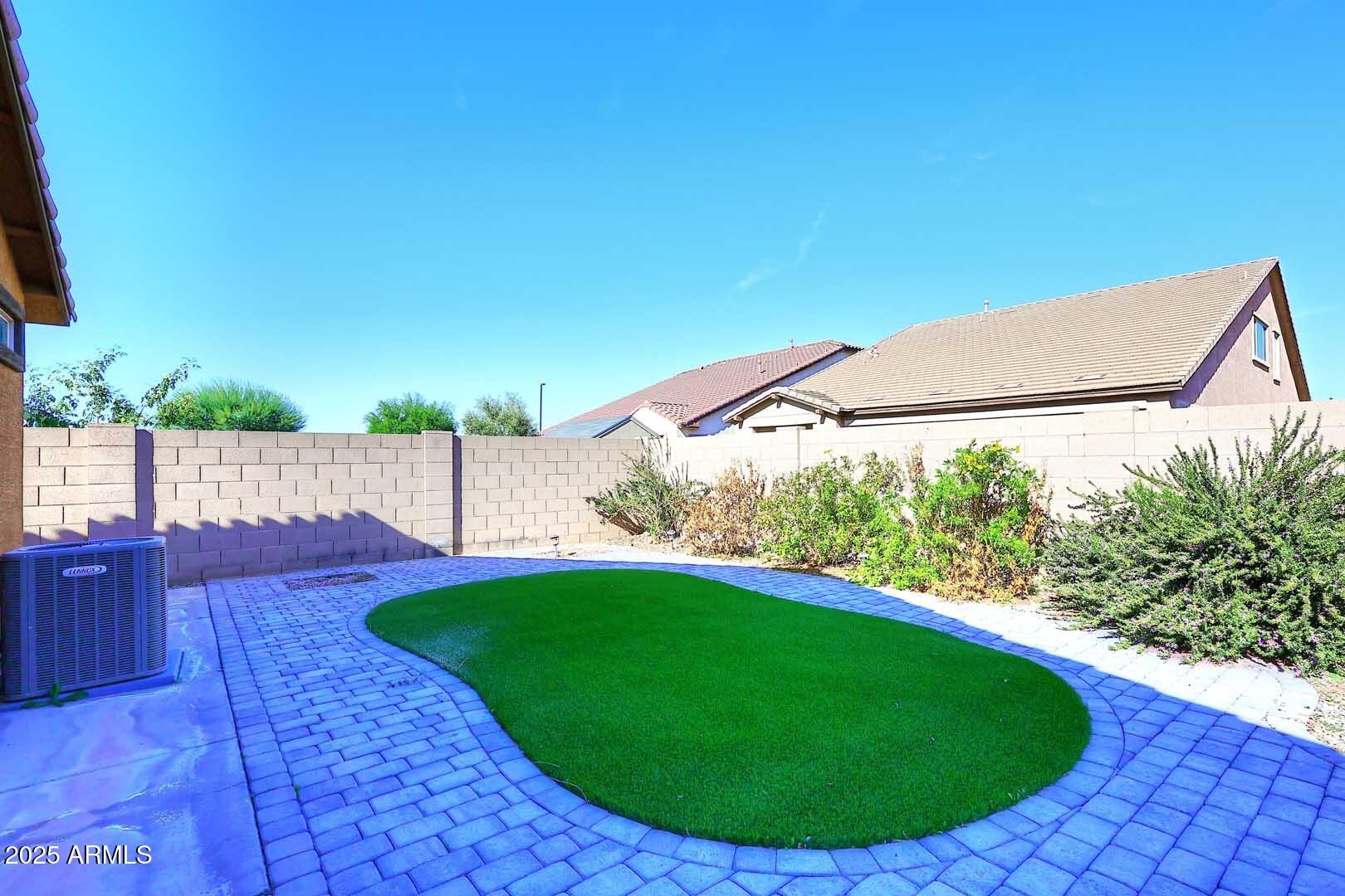 3918 E NARROWLEAF Drive