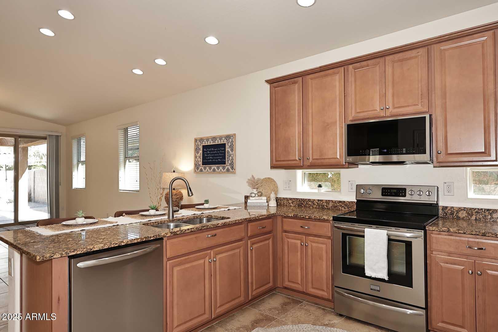 3918 E NARROWLEAF Drive