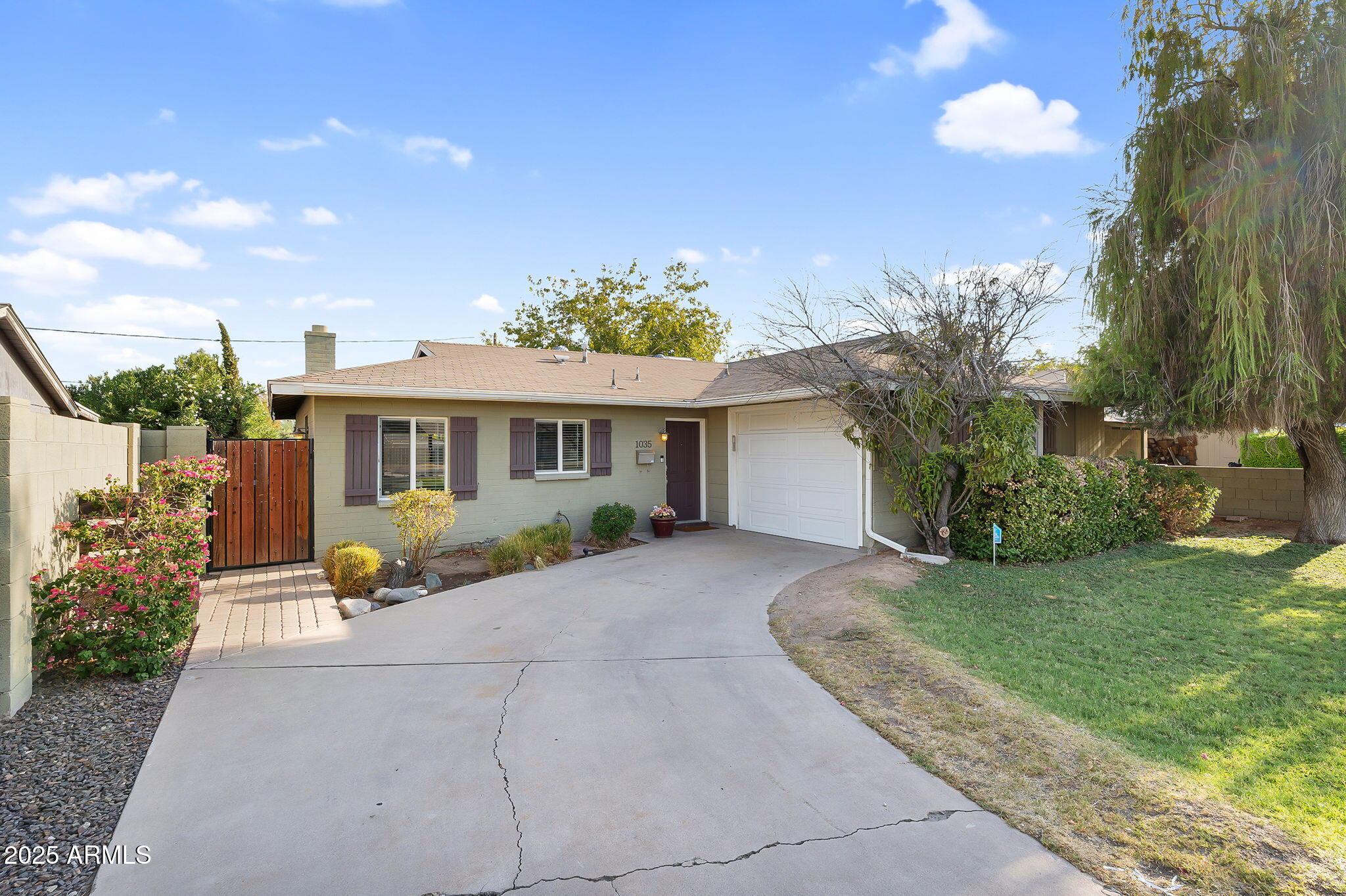 1035 E PIERSON Street