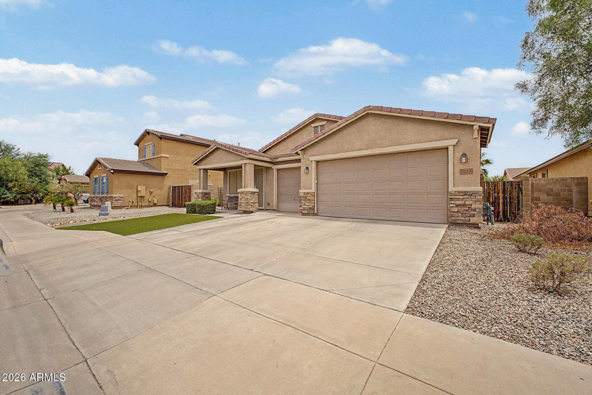 7119 S 68TH Drive