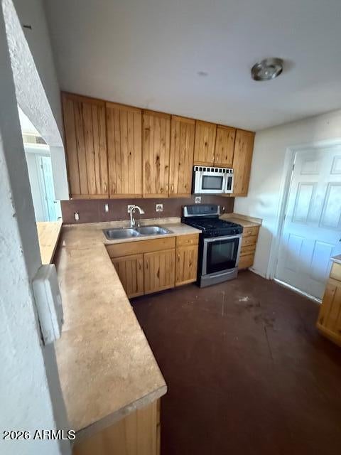 7319 W CINNABAR Avenue