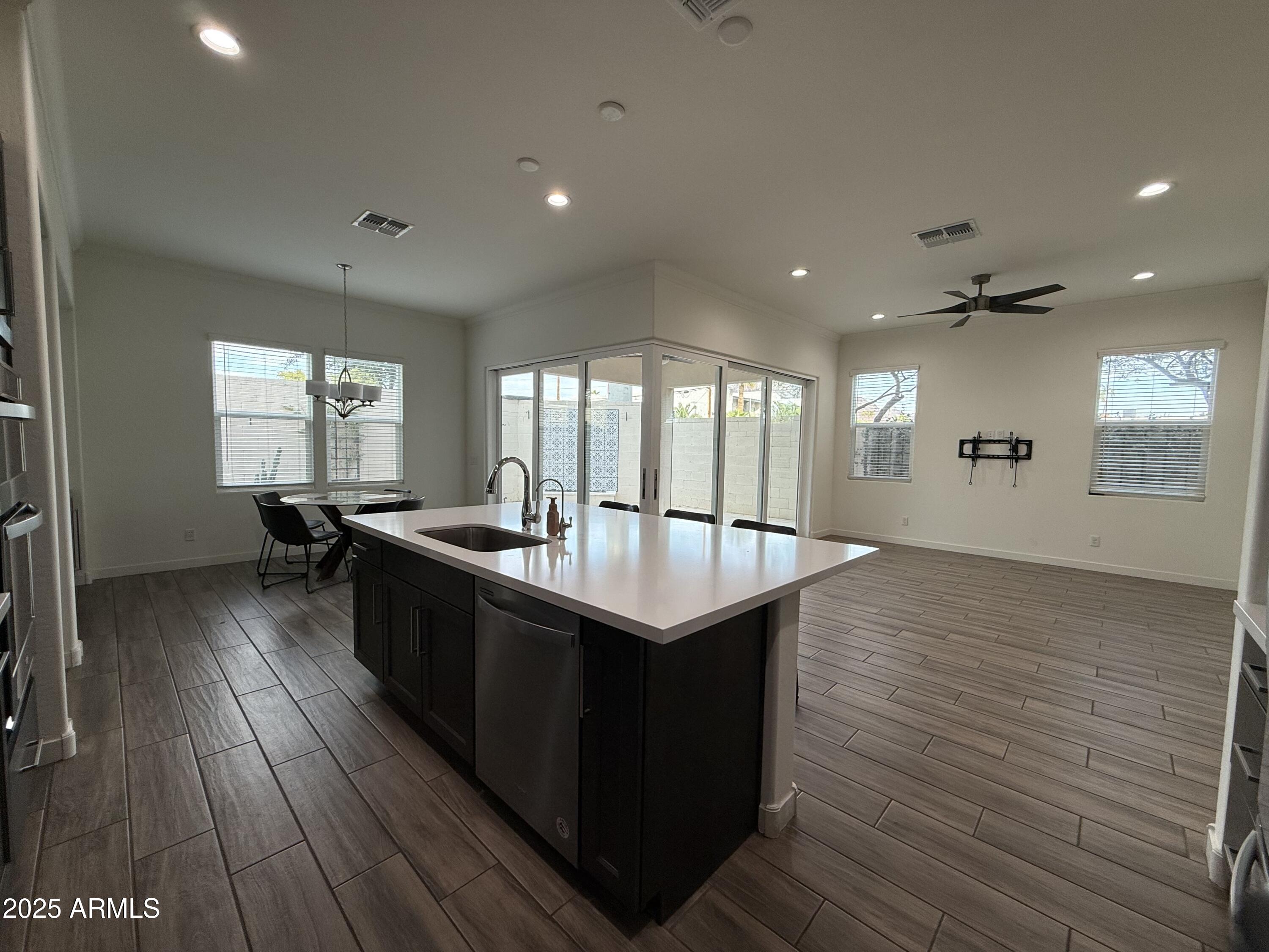 1555 E OCOTILLO Road 20