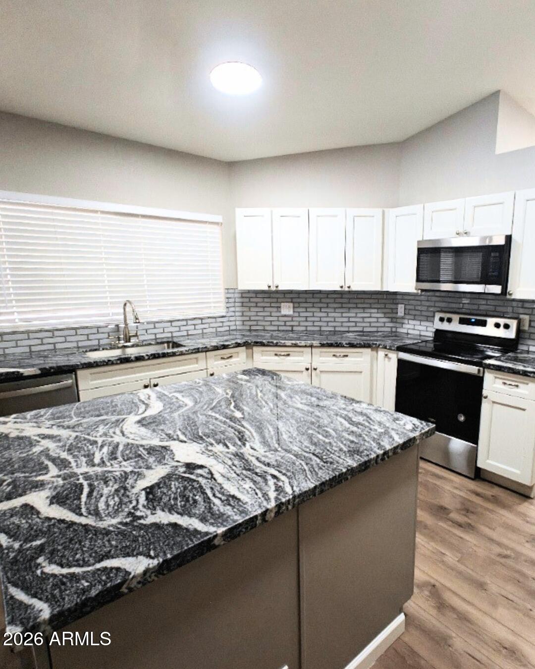 4038 E THISTLE LANDING Drive