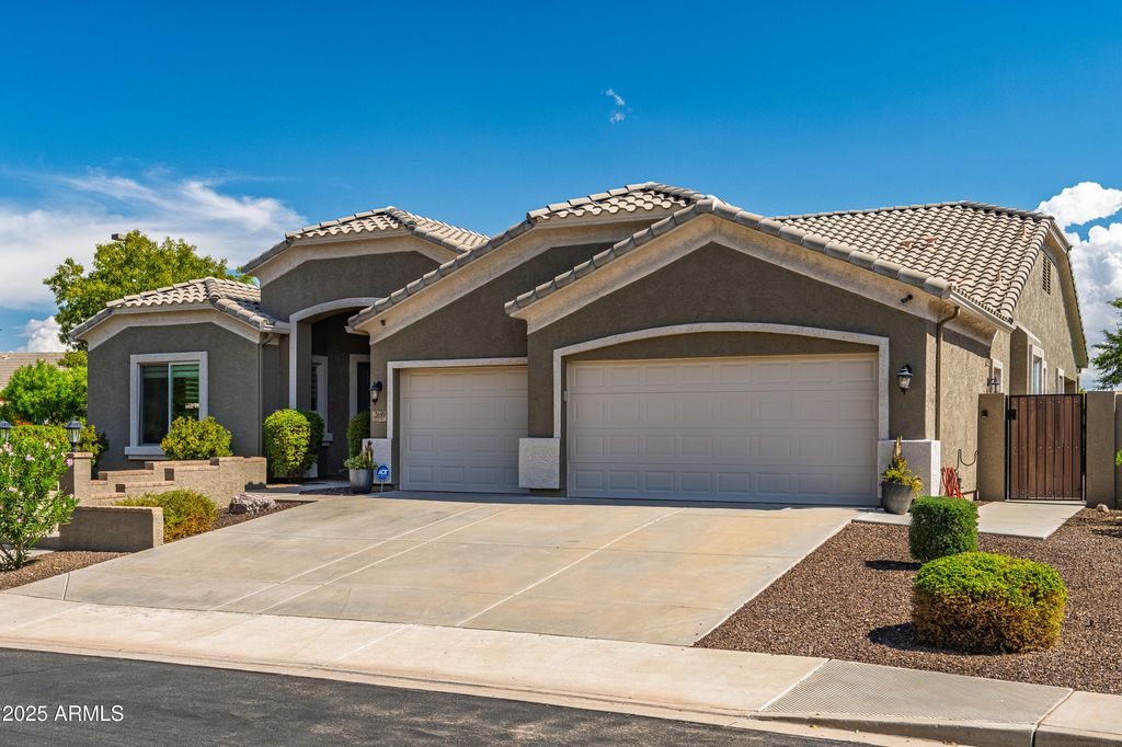 Photo of 2689 S Rockwell Street, Gilbert, AZ 85295 (MLS # 6926859)