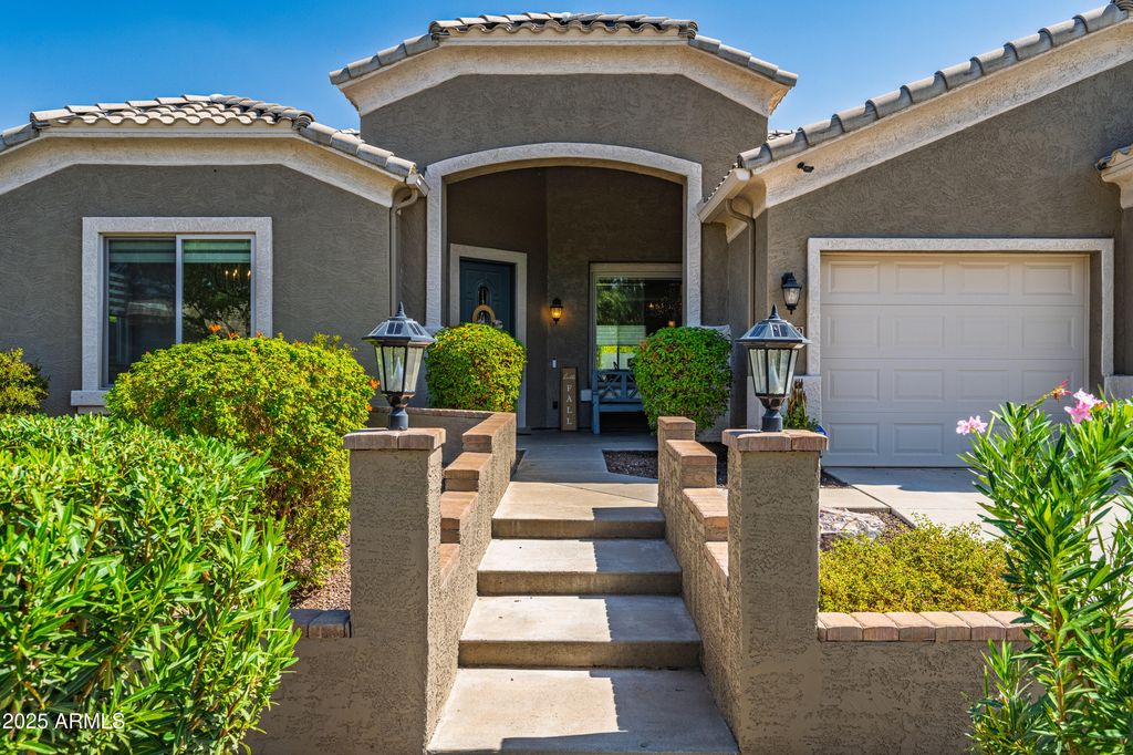 Photo of 2689 S Rockwell Street, Gilbert, AZ 85295 (MLS # 6926859)