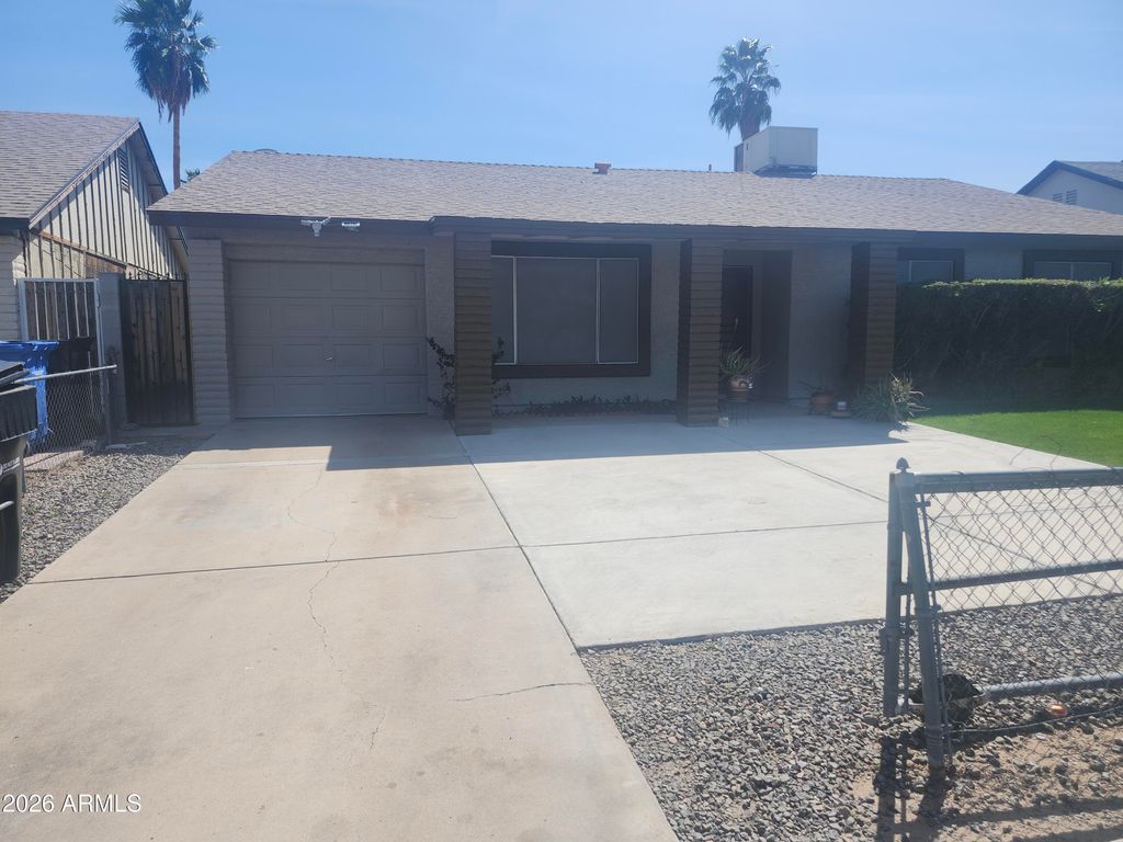 Photo of 4325 E Vineyard Road, Phoenix, AZ 85042 (MLS # 6999296)