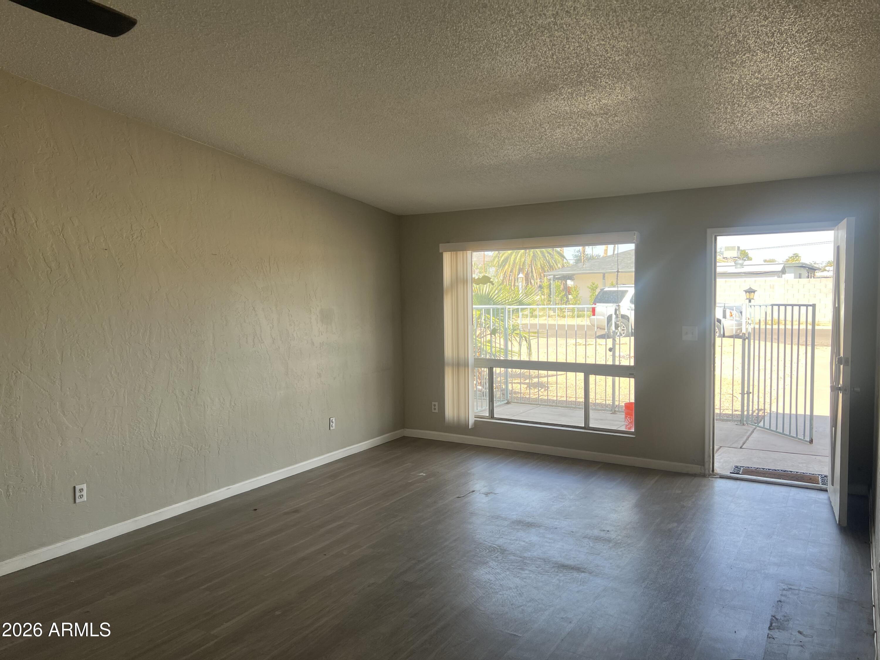 7015 E WILSHIRE Drive