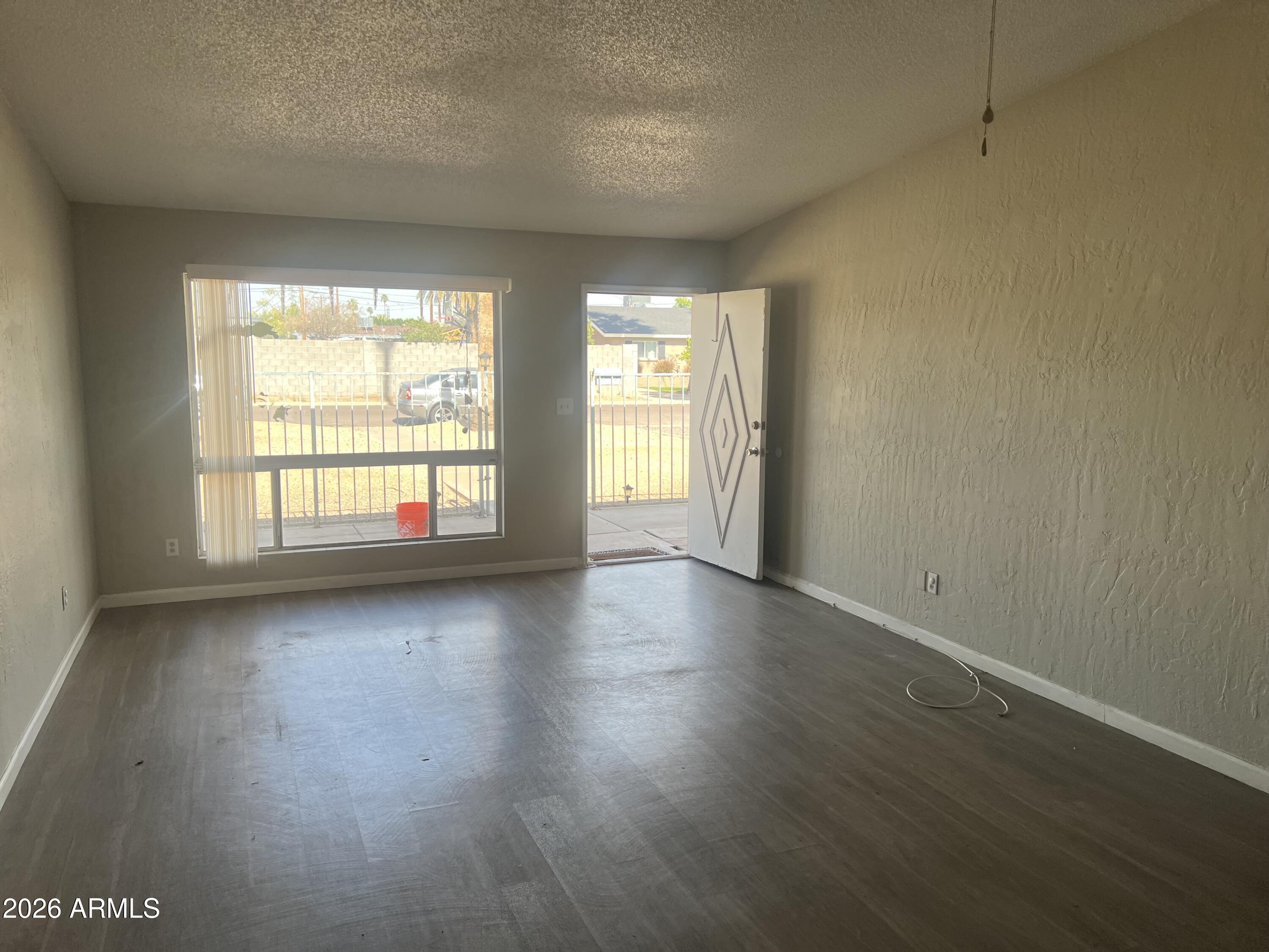 7015 E WILSHIRE Drive