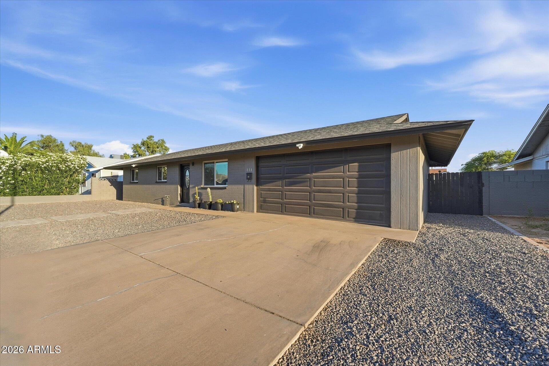 221 W INDIGO Street
