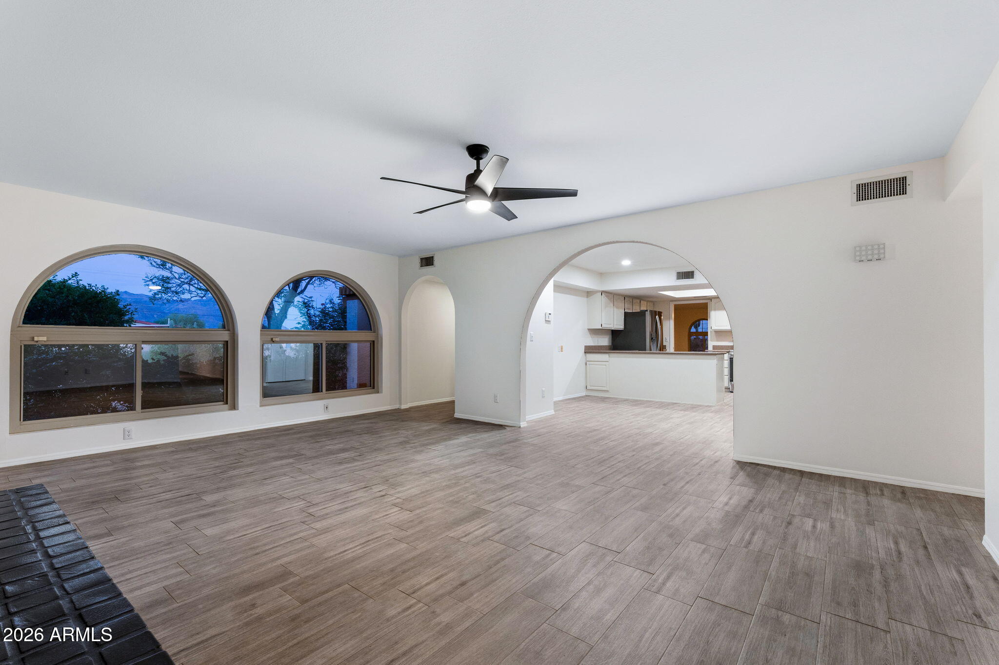 2323 E GREASEWOOD Street