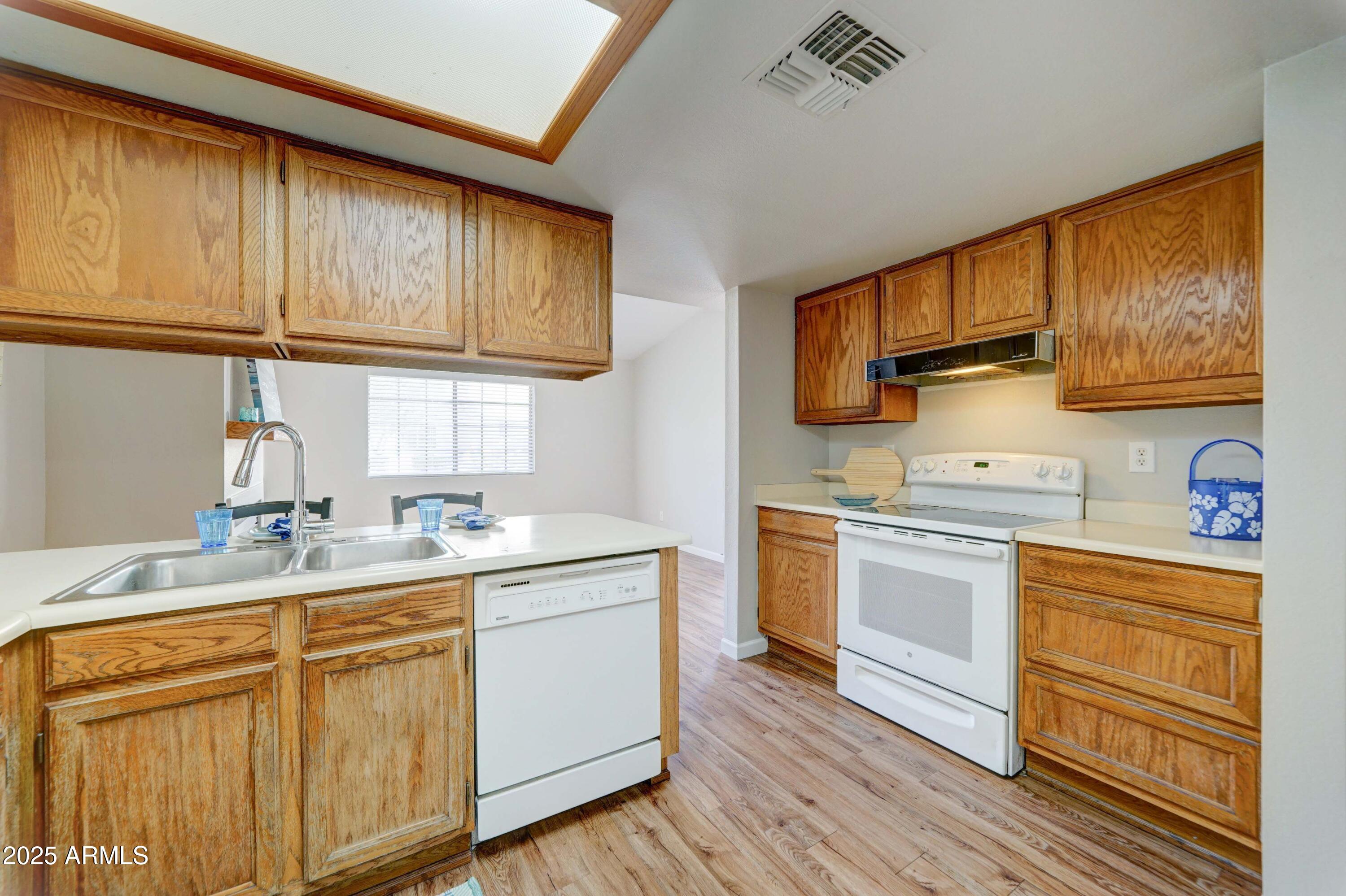 2020 W Union Hills Drive 127