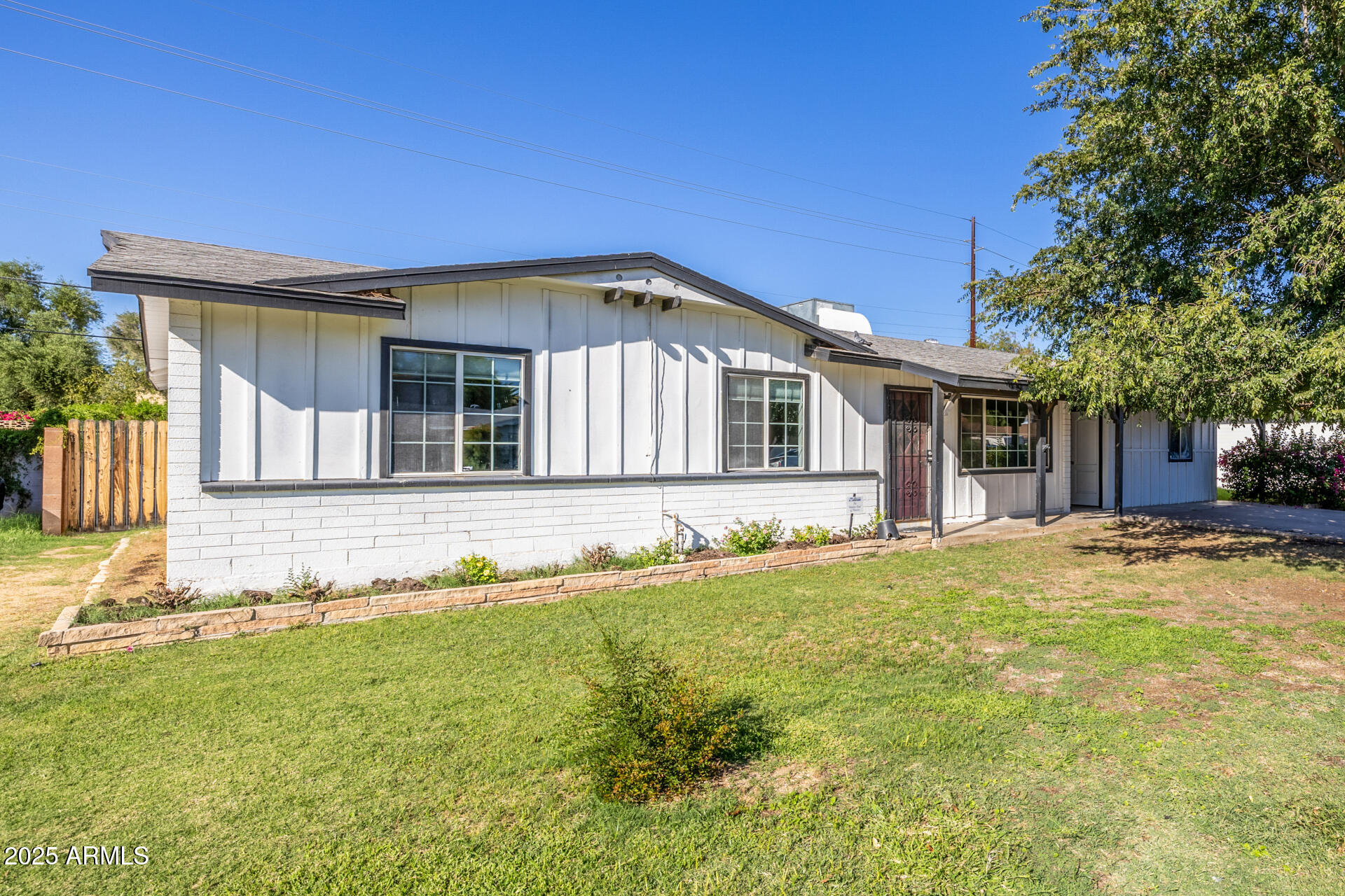 2116 W KEIM Drive