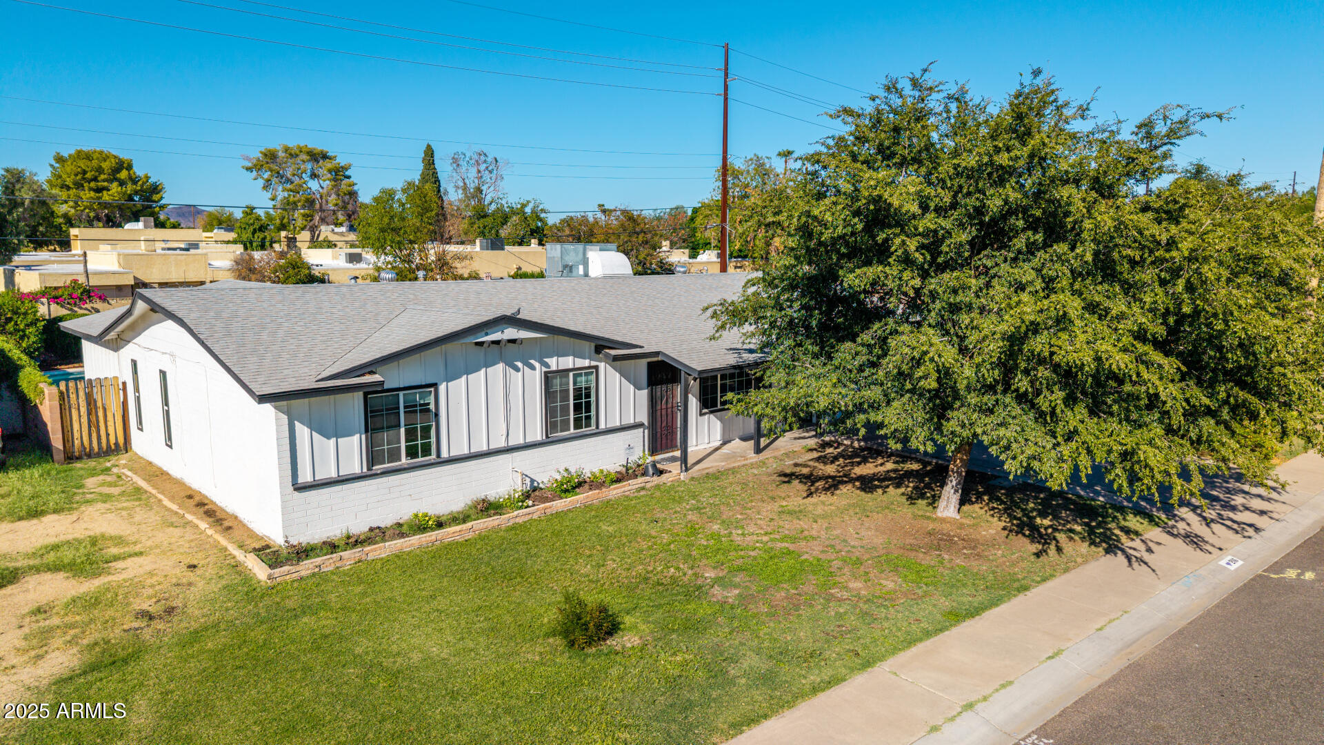2116 W KEIM Drive