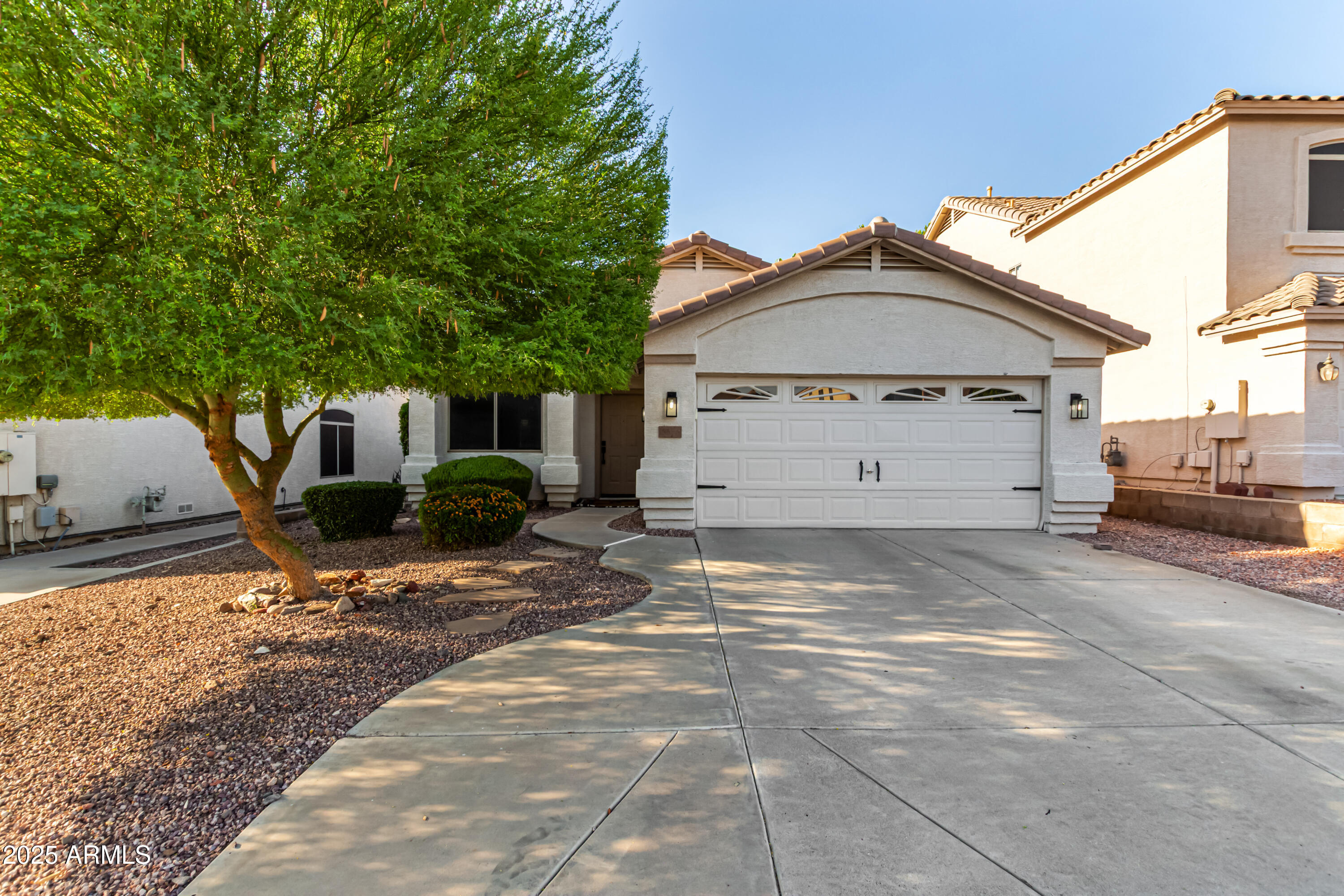 6356 W DESERT HOLLOW Drive