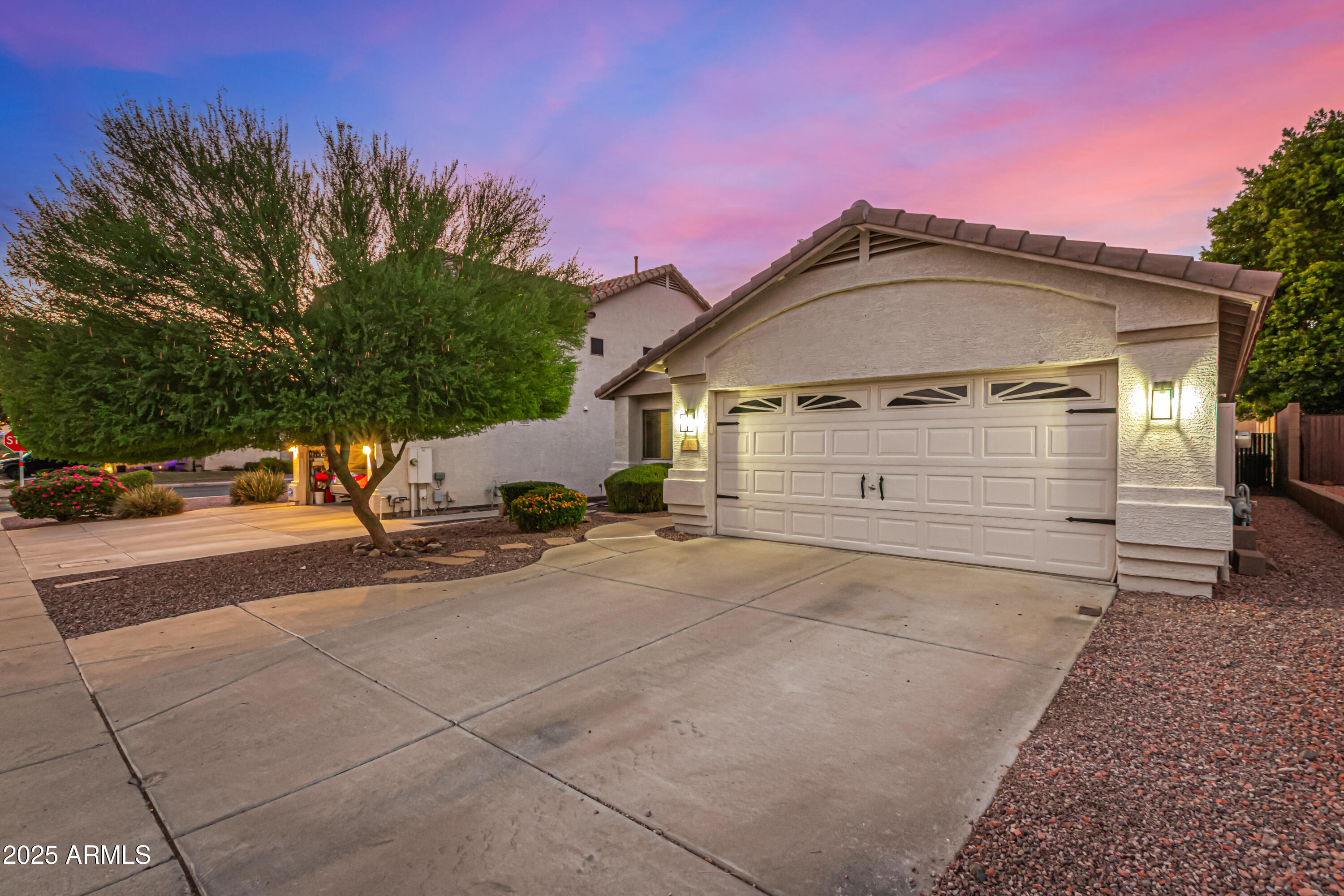 6356 W DESERT HOLLOW Drive