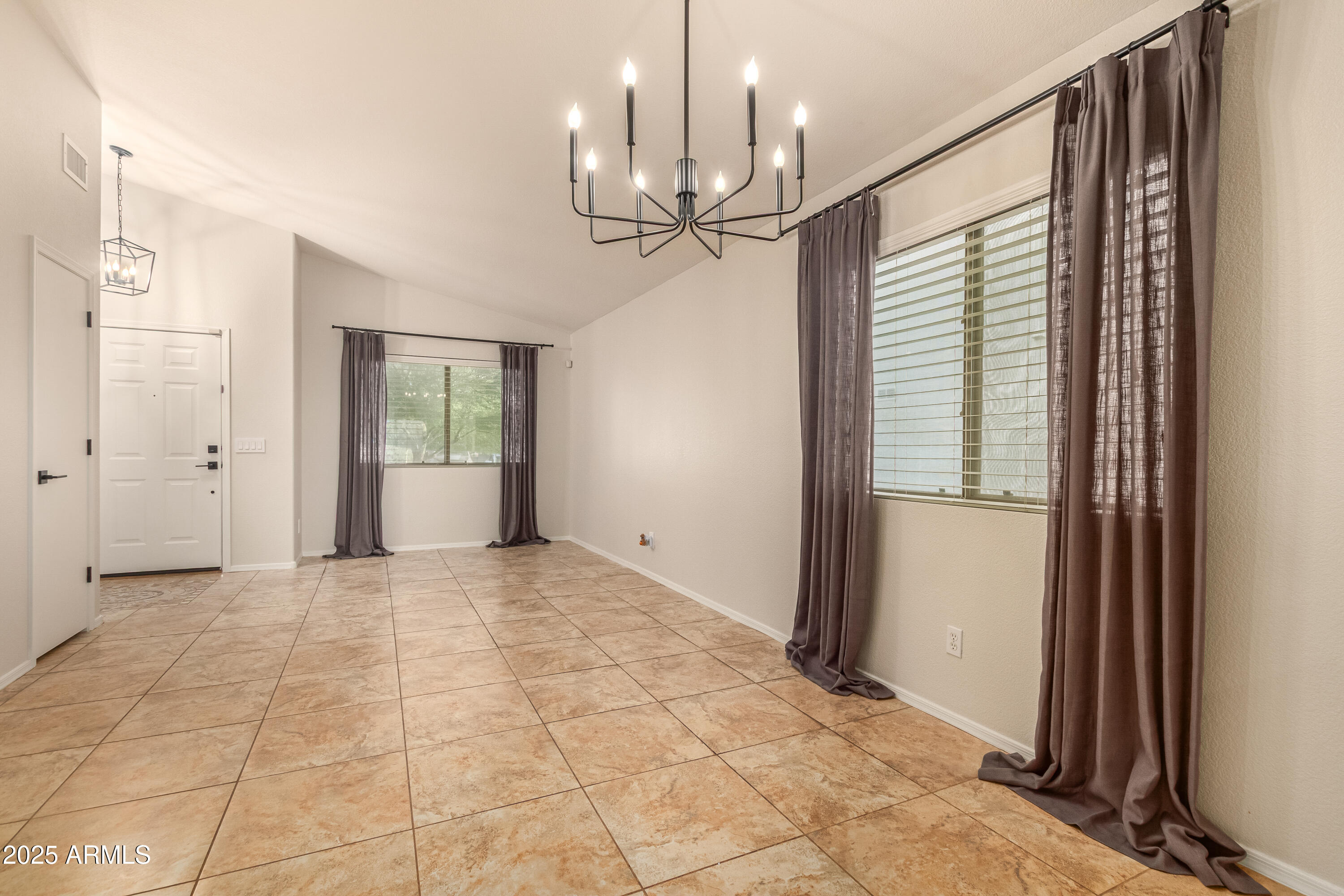 6356 W DESERT HOLLOW Drive