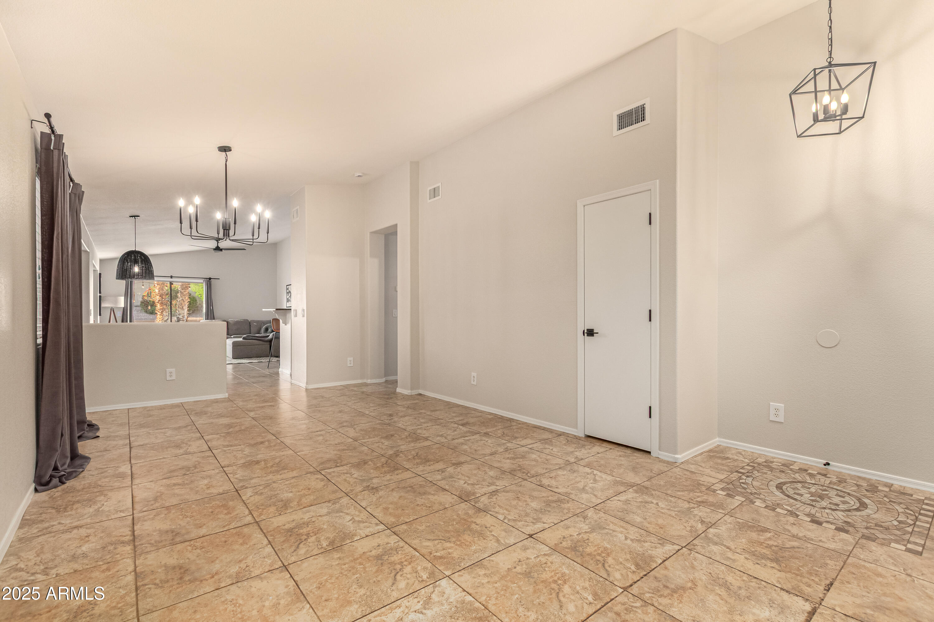 6356 W DESERT HOLLOW Drive