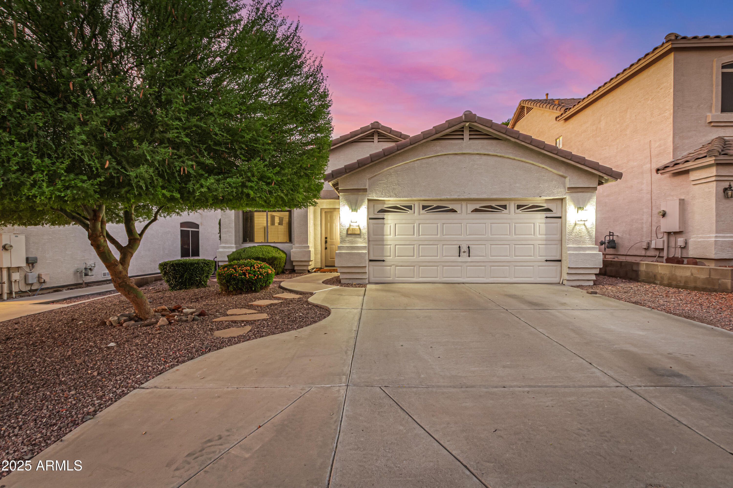 6356 W DESERT HOLLOW Drive