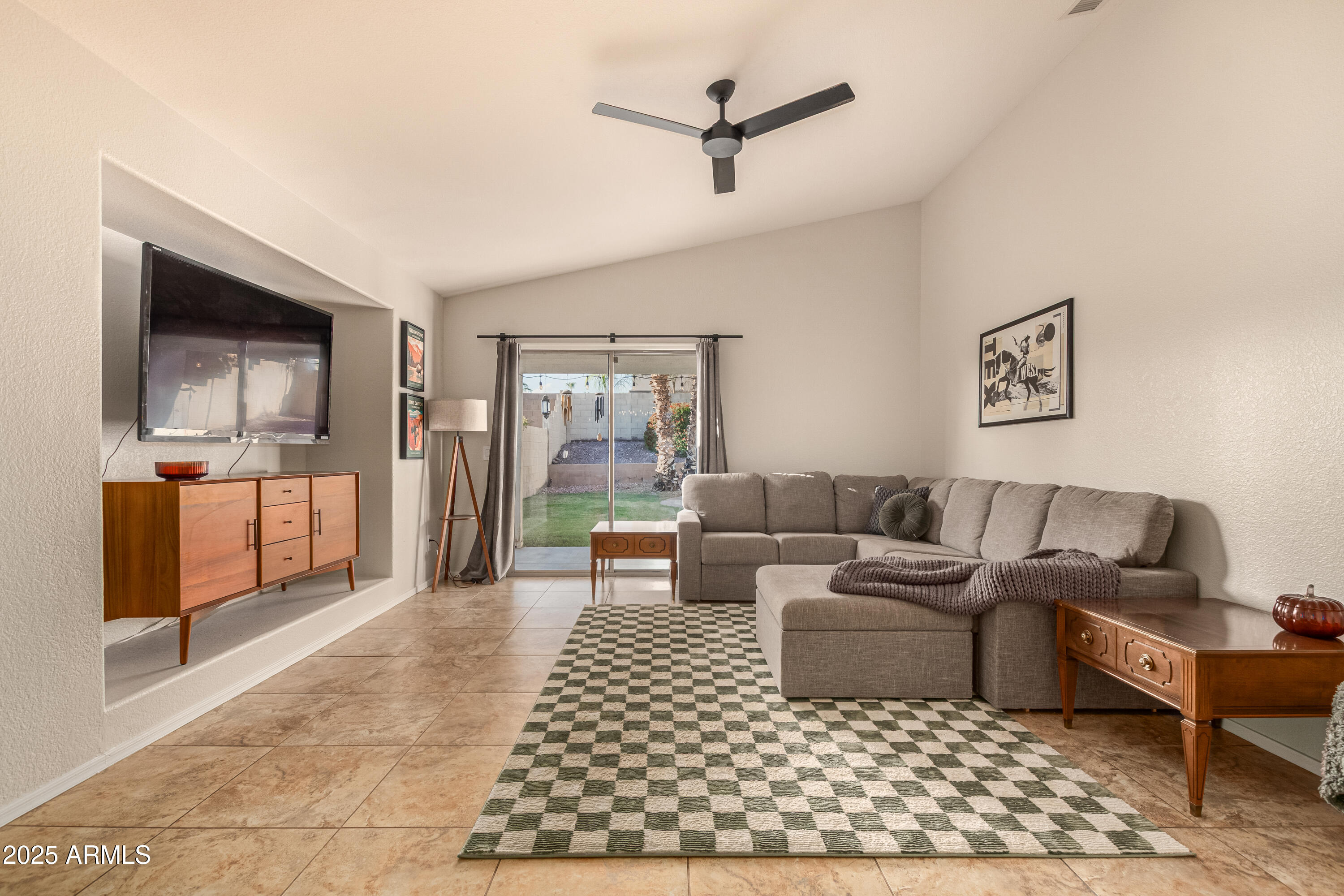 6356 W DESERT HOLLOW Drive