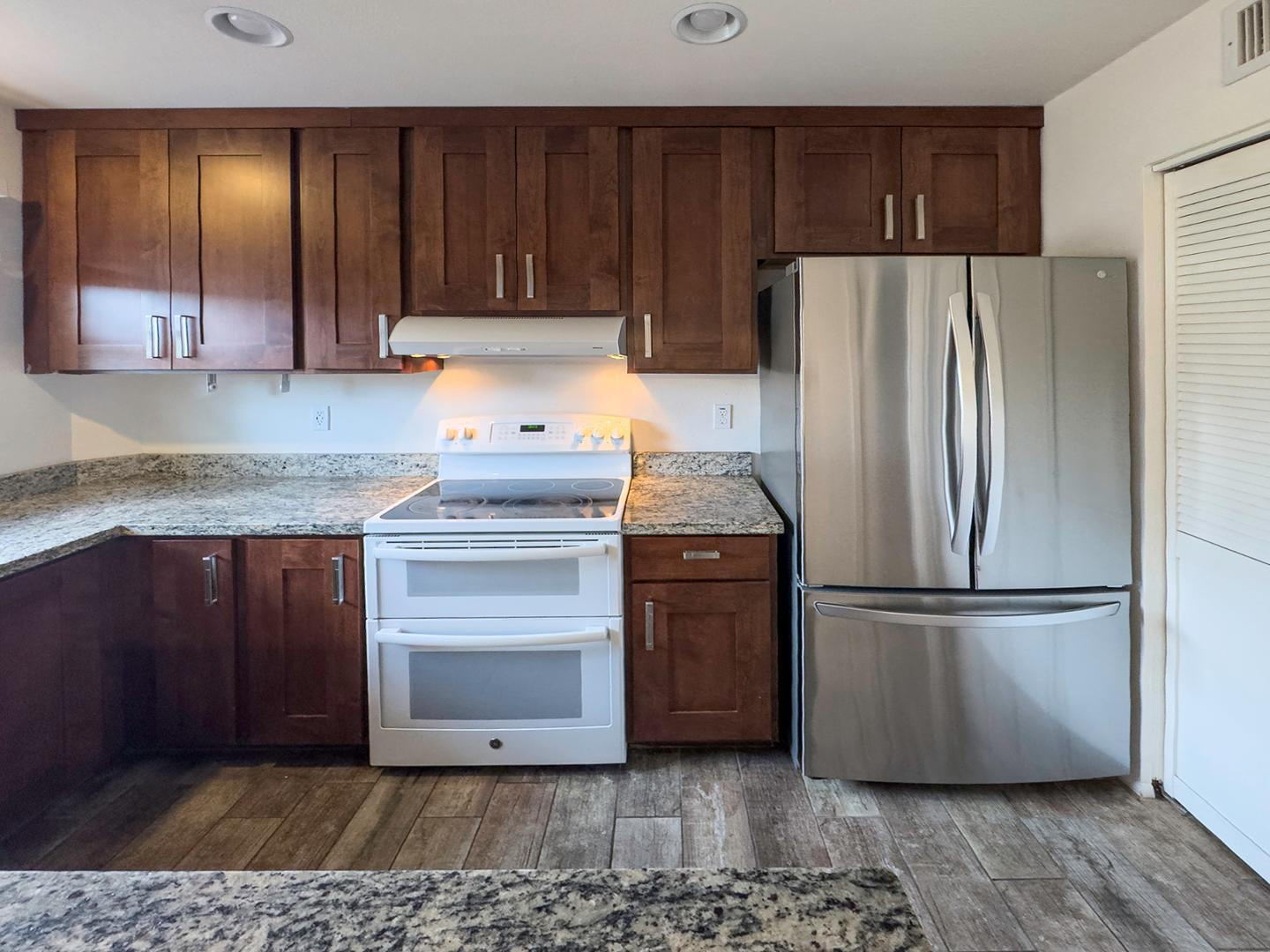 2881 E Fairmount Avenue