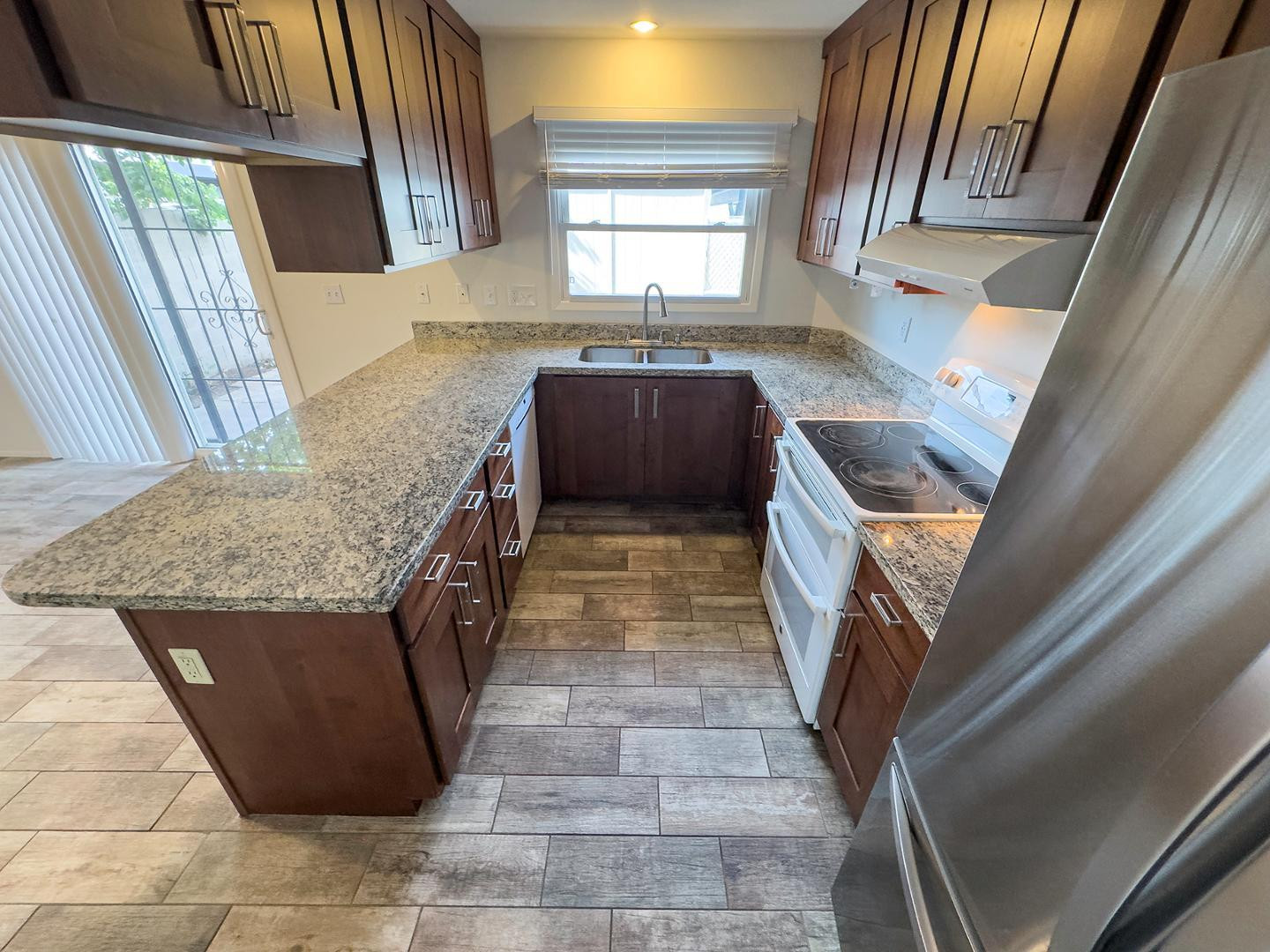 2881 E Fairmount Avenue