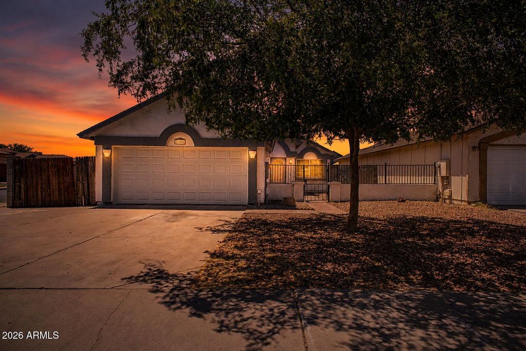 Photo of 7306 N 69th Avenue, Glendale, AZ 85303 (MLS # 7026211)