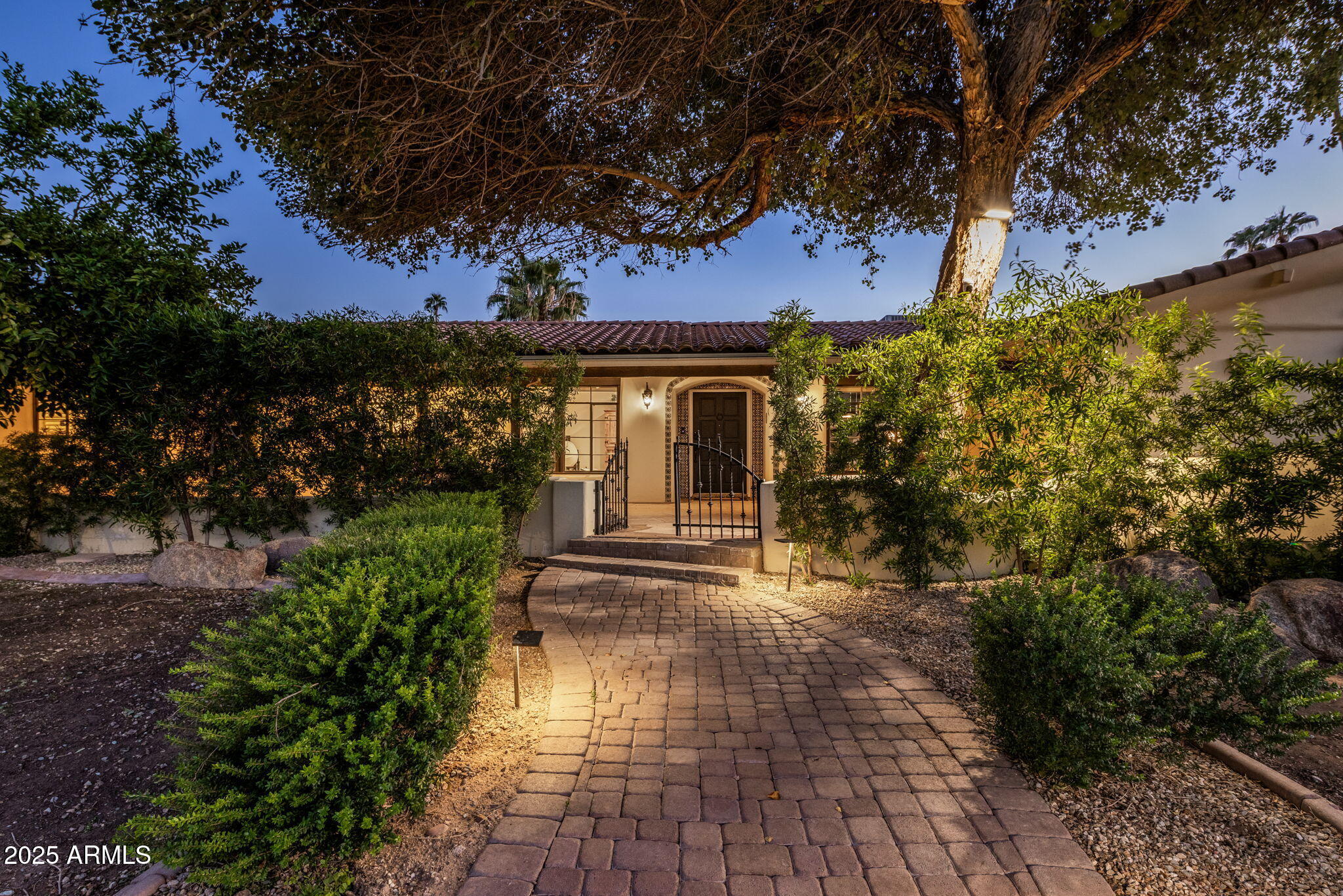4629 E SUNSET Drive