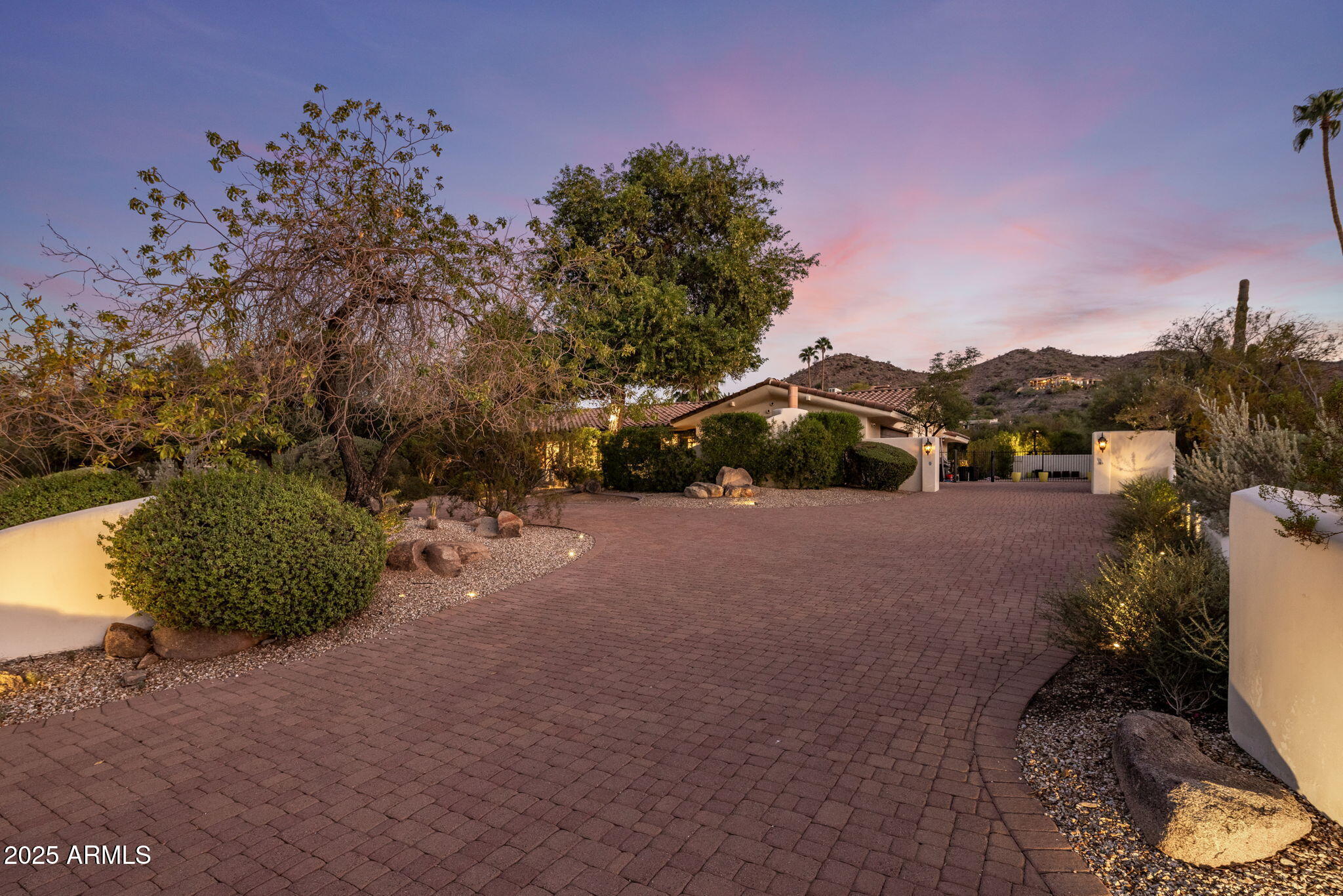 4629 E SUNSET Drive