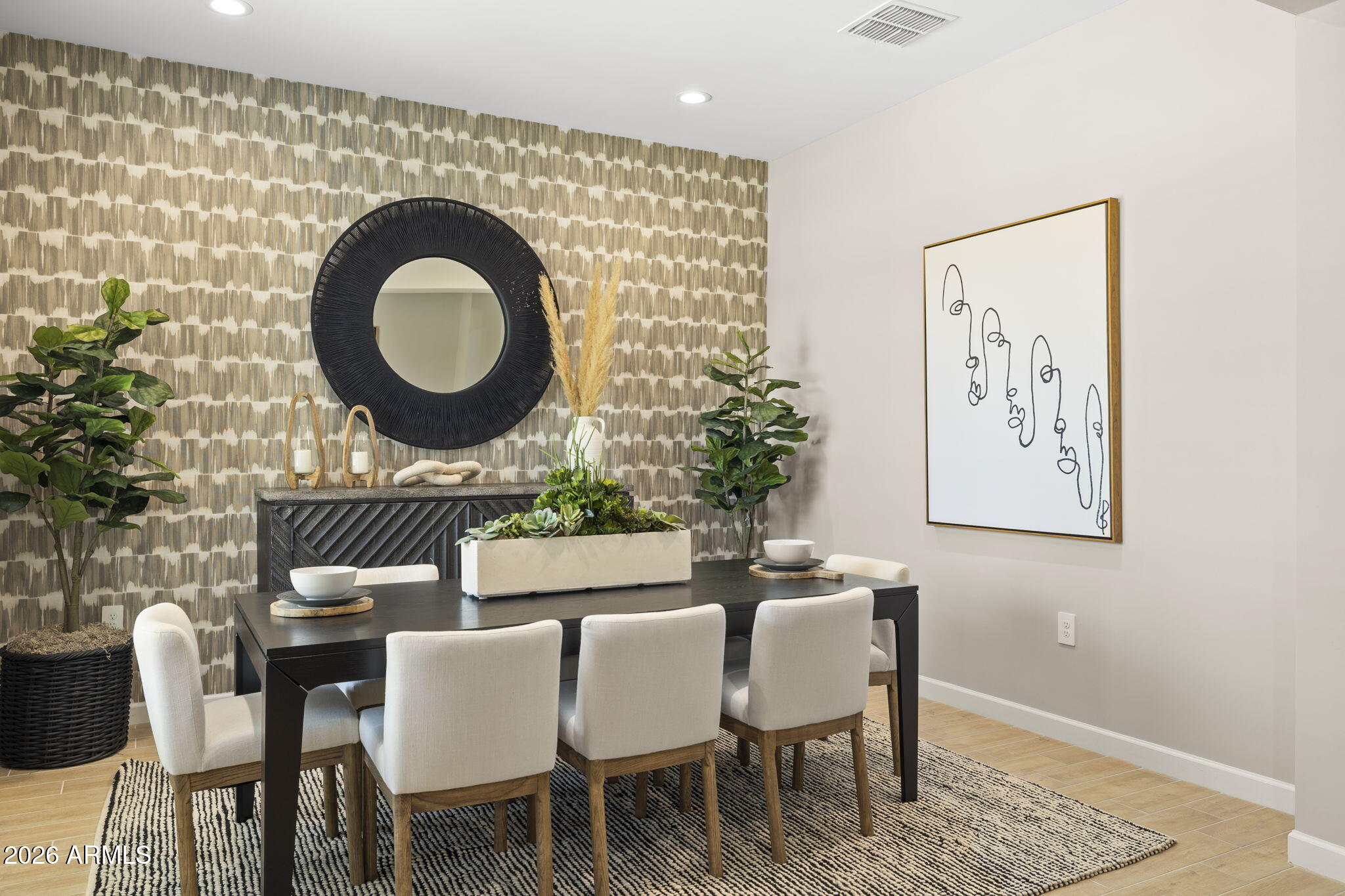 2438 E VILLA LINDA Drive