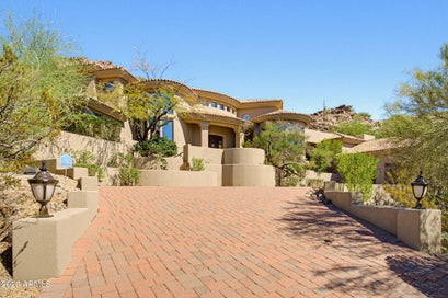 13841 S CANYON Drive Phoenix AZ 85048