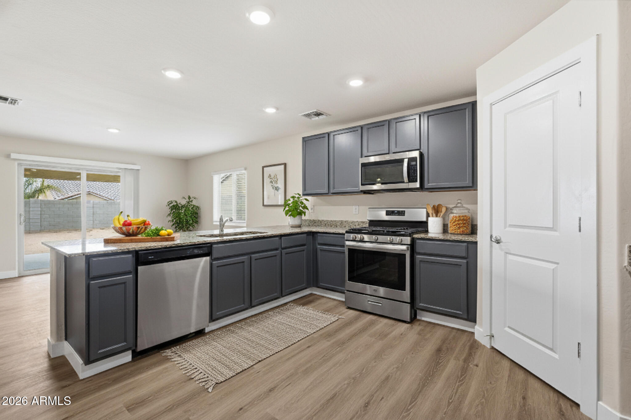 565 W BLACK HAWK Place