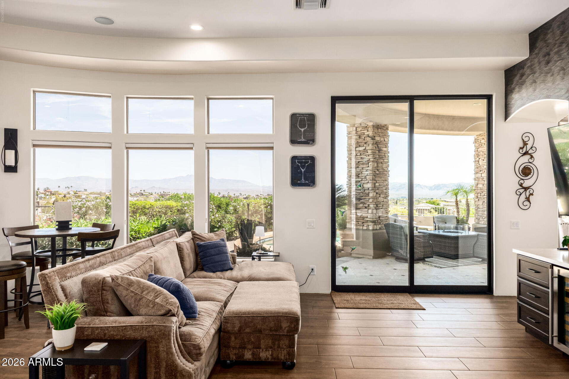 11446 N CRESTVIEW Drive