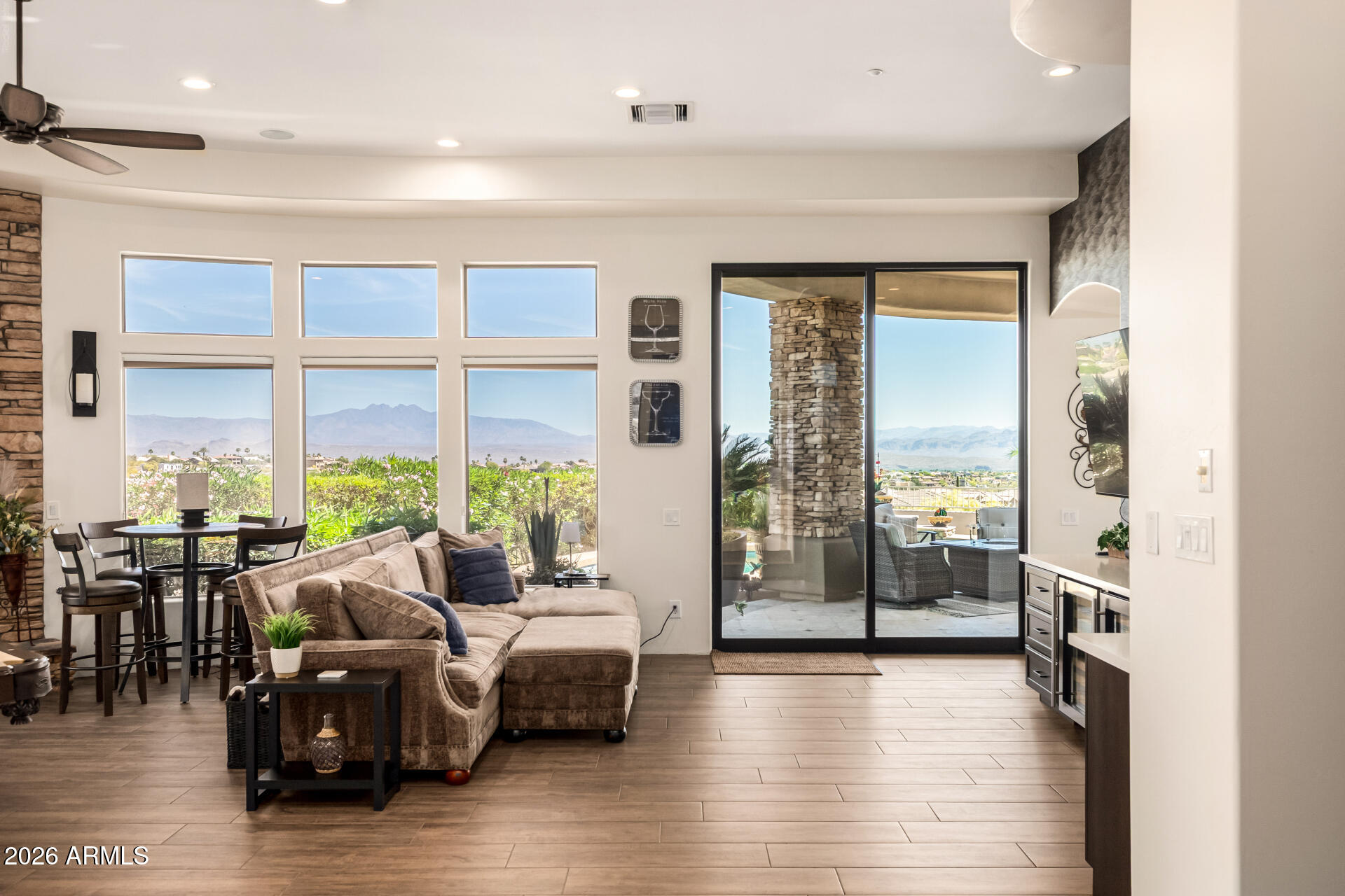 11446 N CRESTVIEW Drive