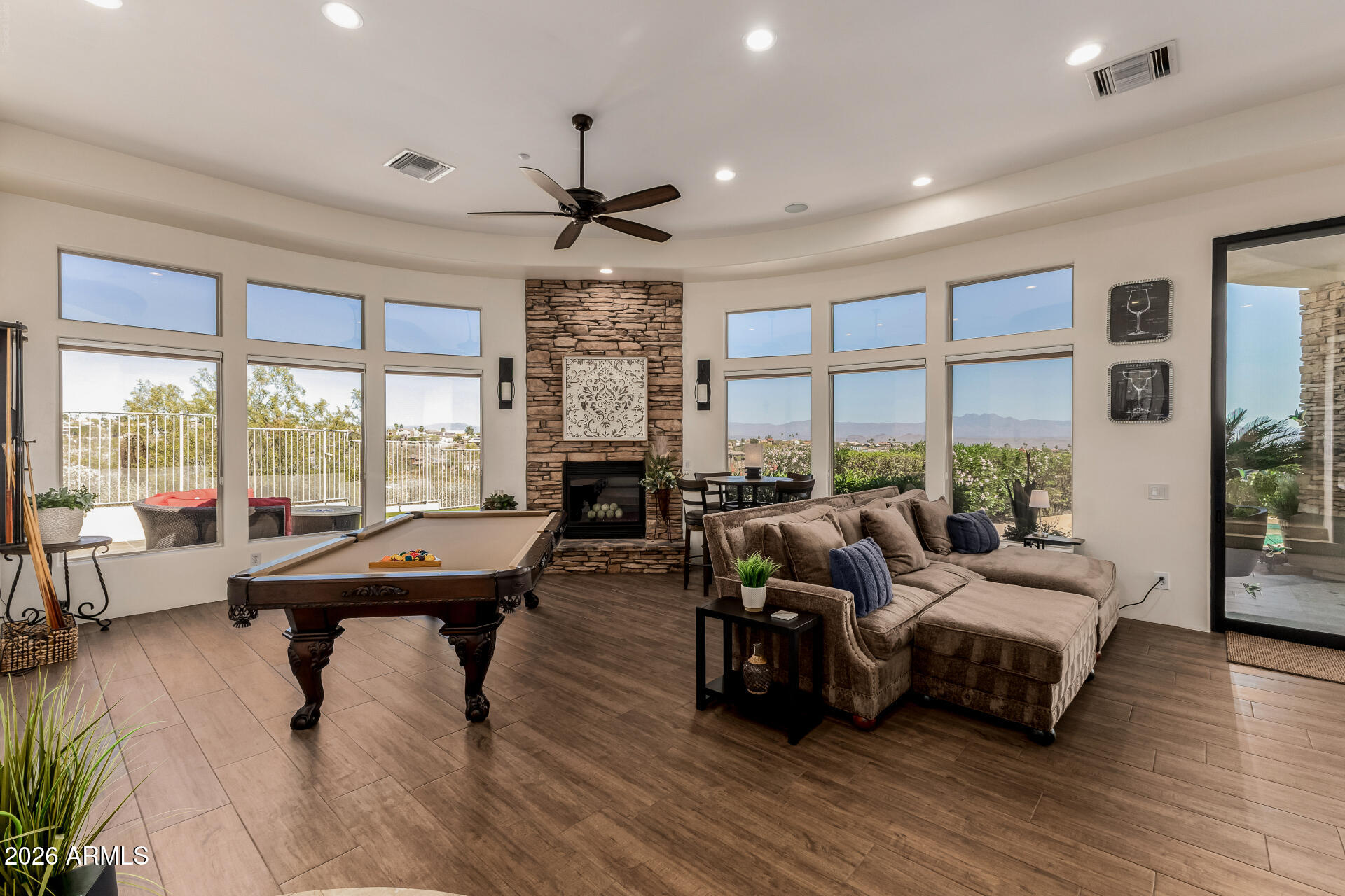 11446 N CRESTVIEW Drive