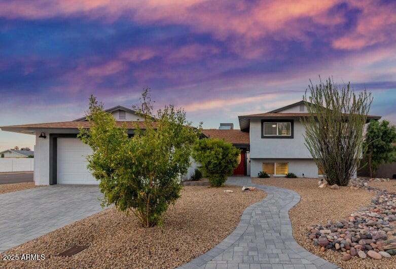 8602 E MITCHELL Drive