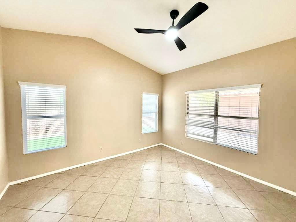7568 W Kerry Lane