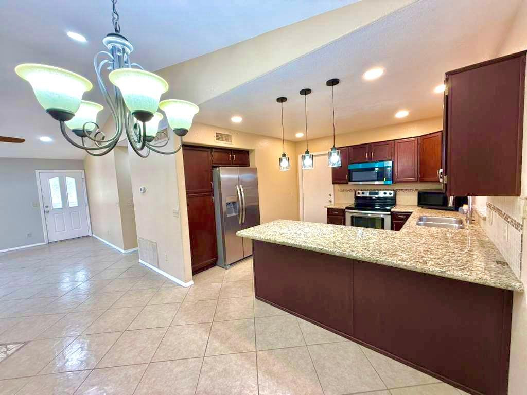 7568 W Kerry Lane