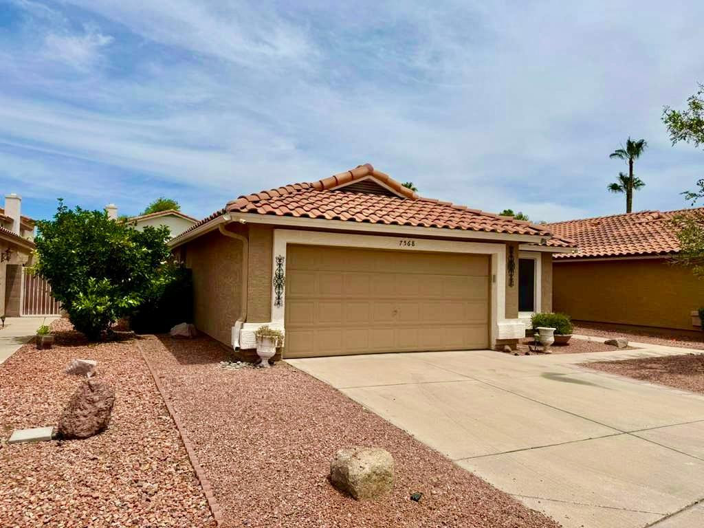 7568 W Kerry Lane