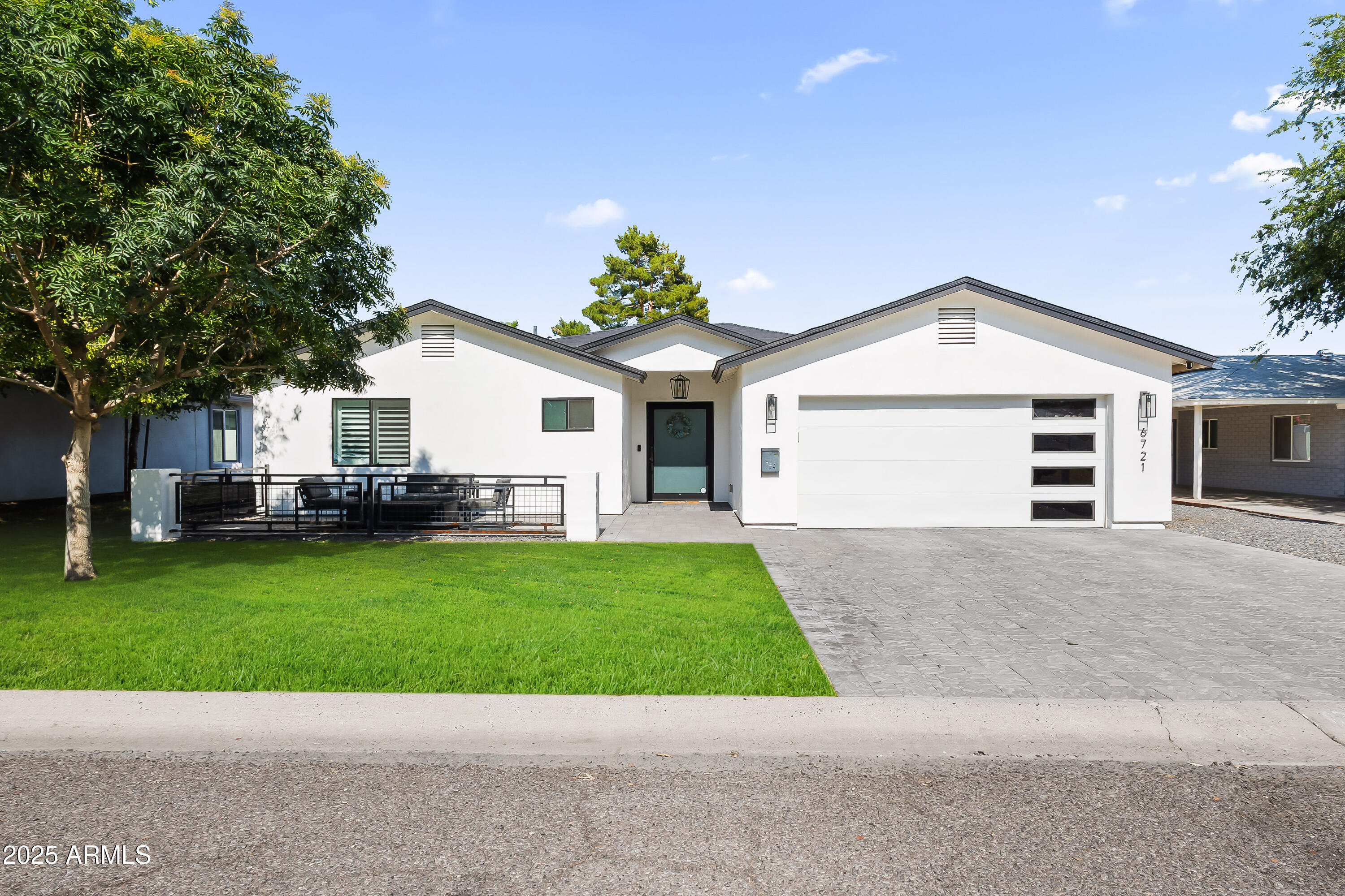 6721 N 14TH Place