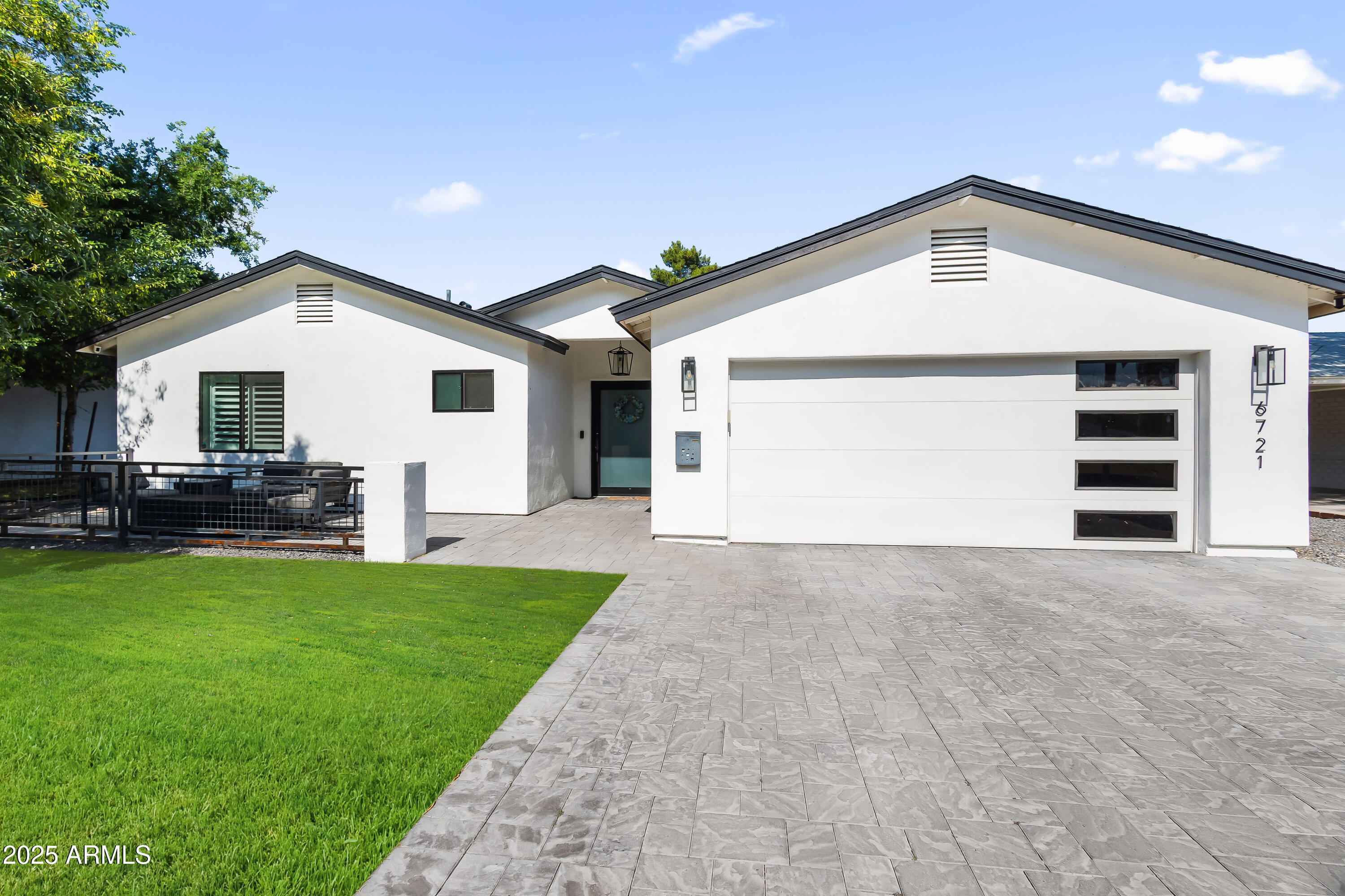 6721 N 14TH Place