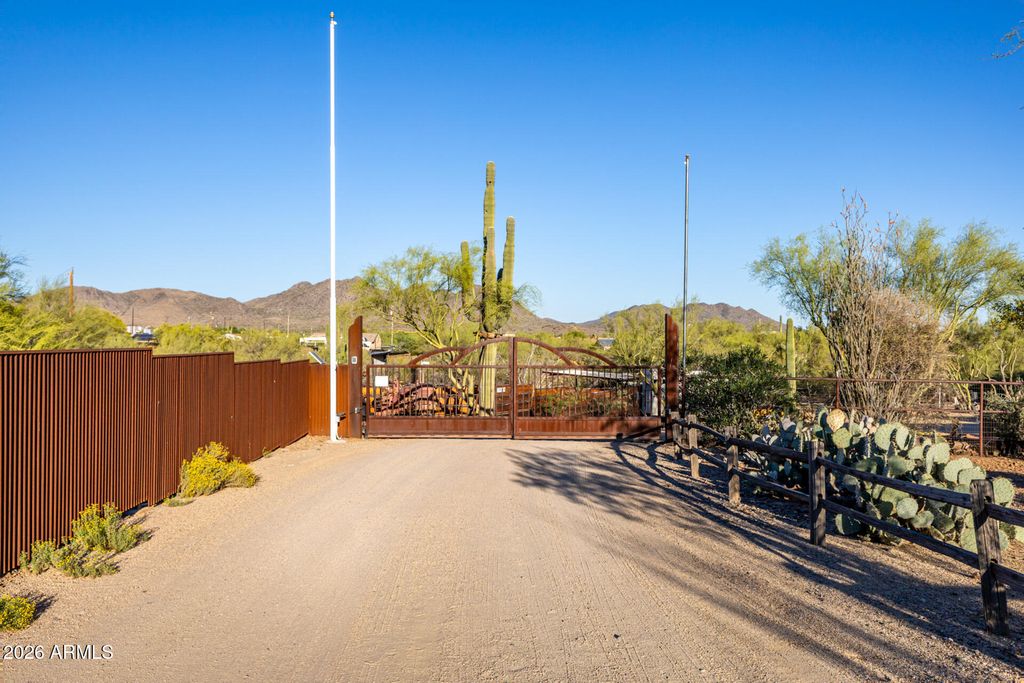 Photo of 38417 N 16th Street, Phoenix, AZ 85086 (MLS # 7001641)