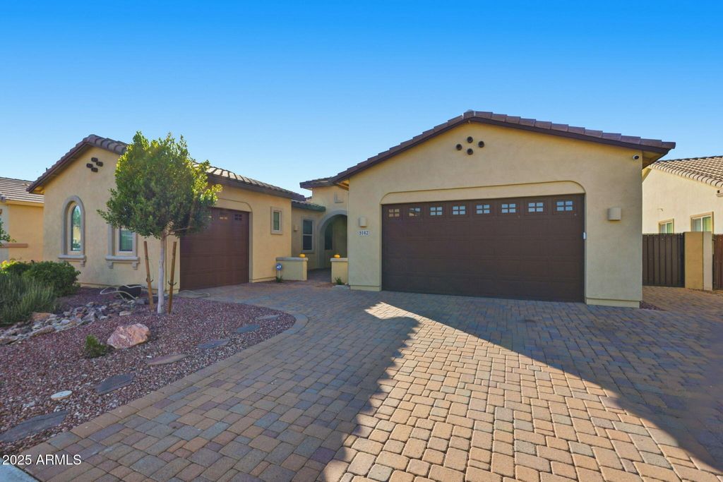 Photo of 5142 S Mcminn Drive, Gilbert, AZ 85298 (MLS # 6952587)