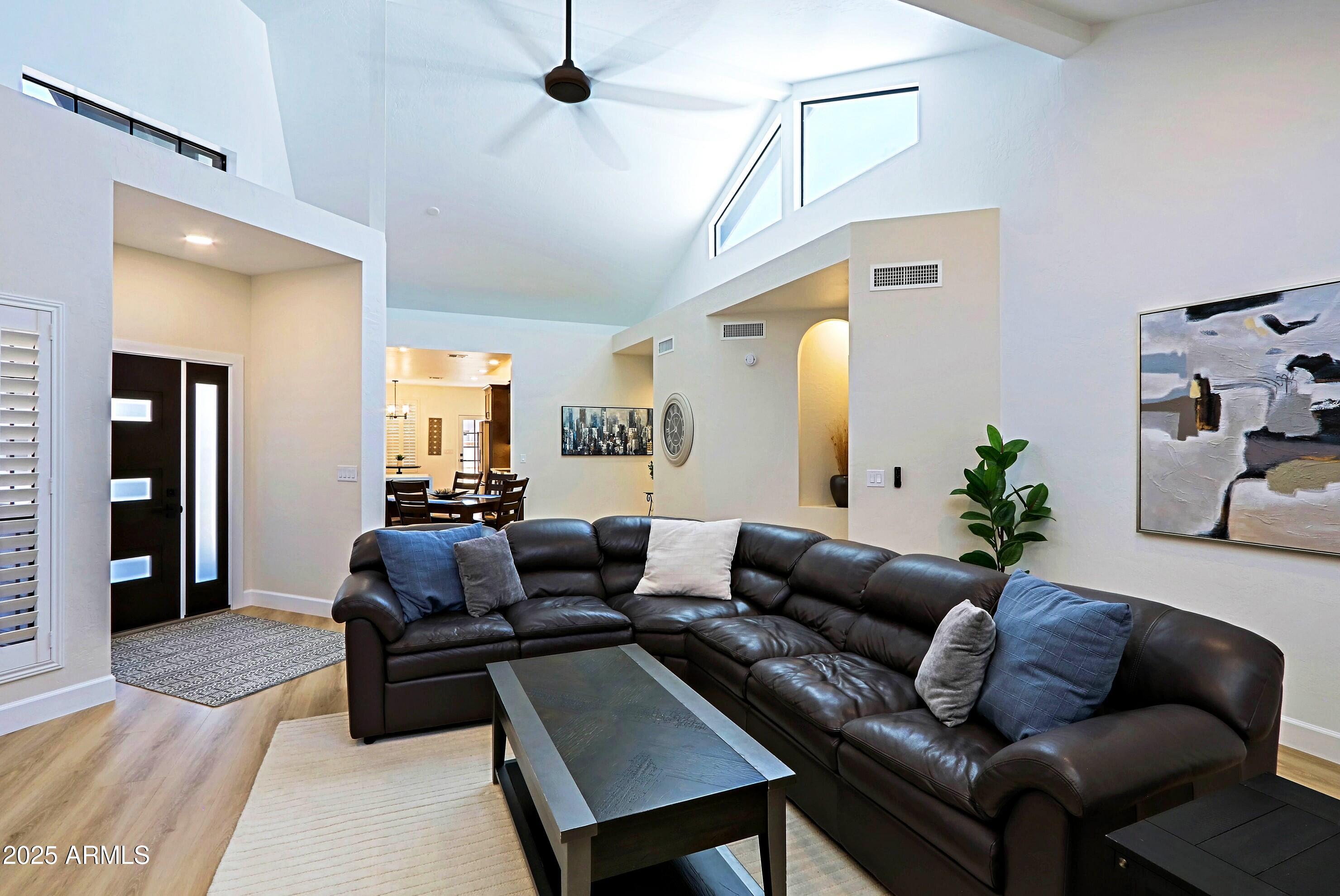 4039 E PARADISE Drive