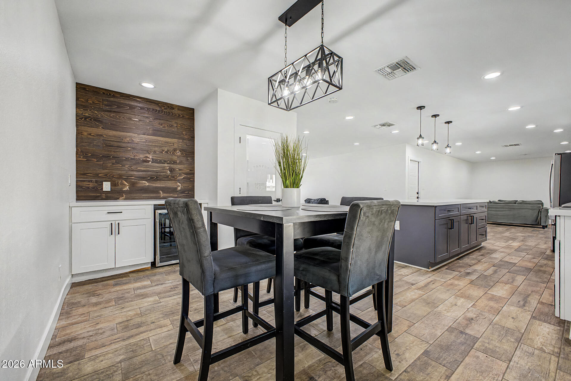 2174 E PALMCROFT Drive