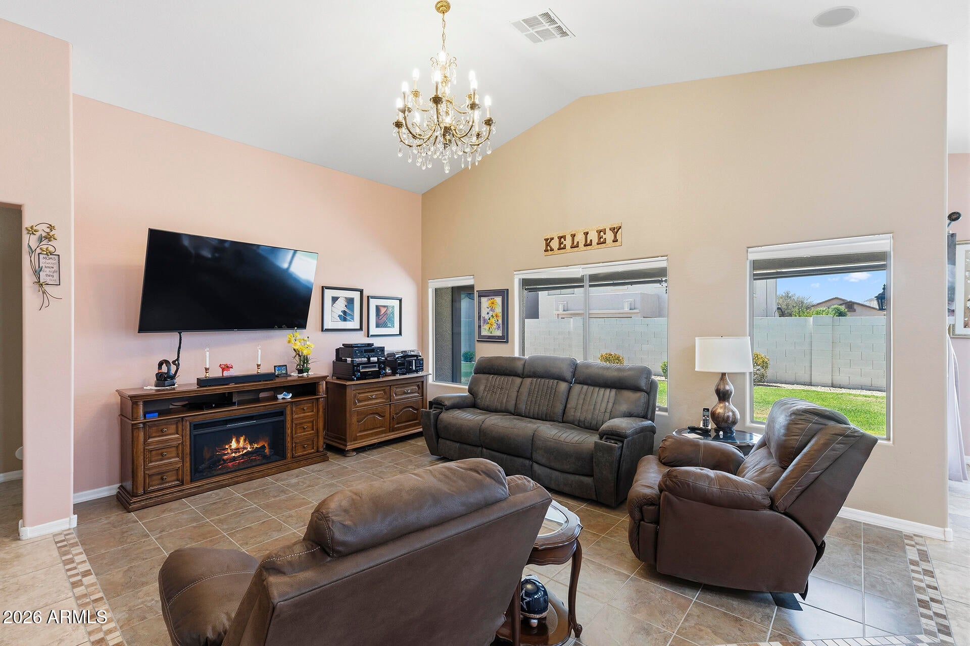 629 W DESERT VALLEY Drive
