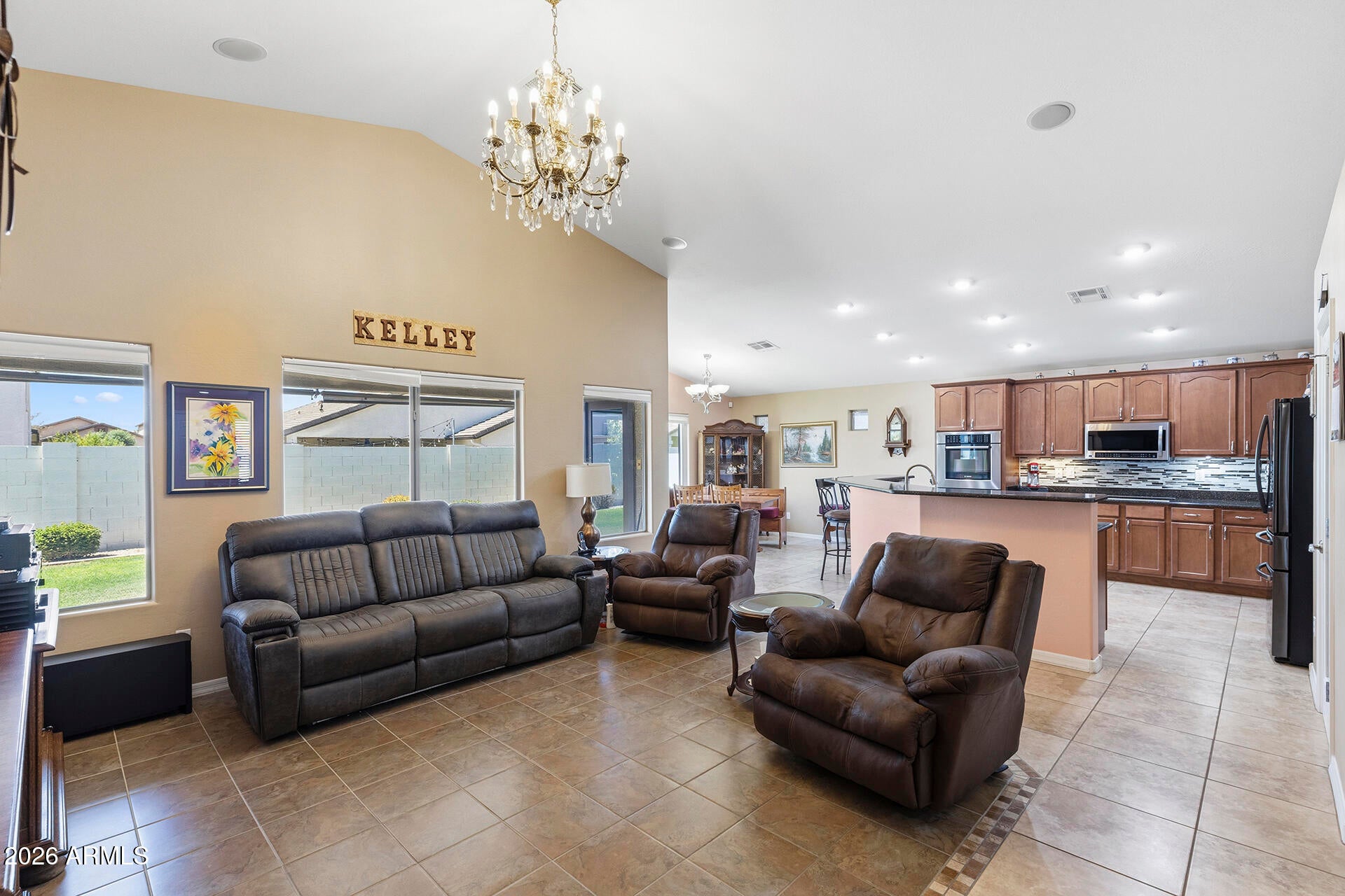 629 W DESERT VALLEY Drive