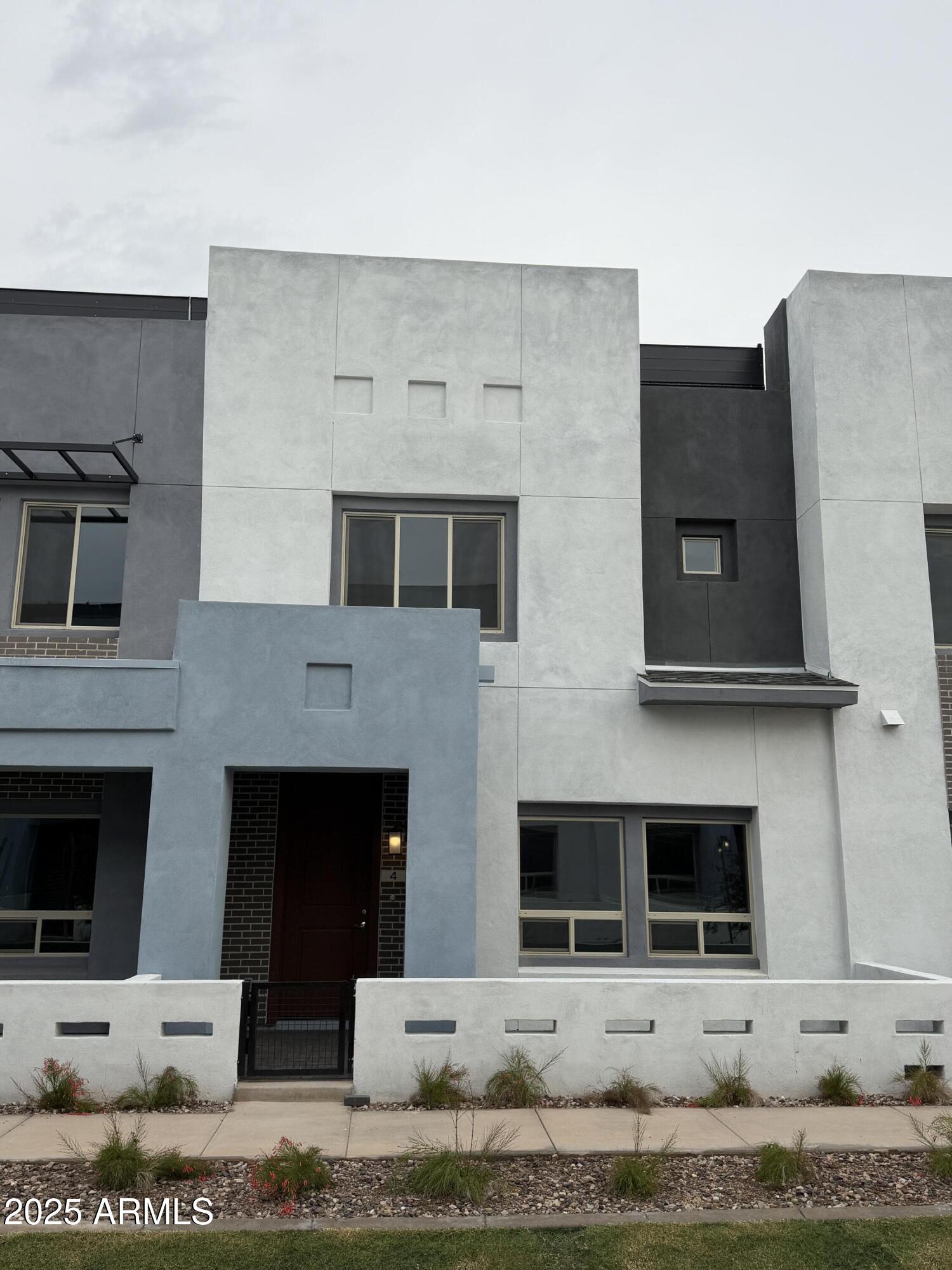 733 E Commonwealth Avenue 10